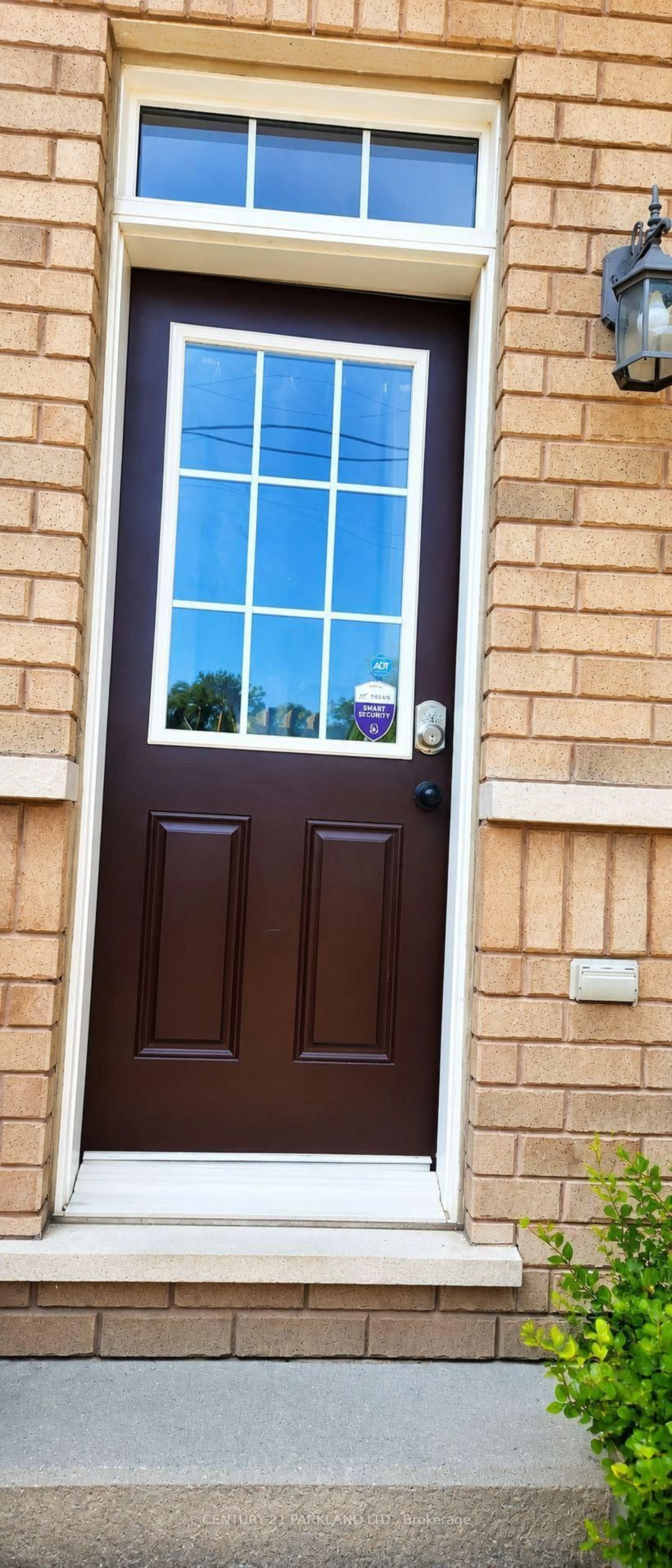 Indoor entryway for 52 Ignatius Lane, Toronto Ontario M1E 0A3