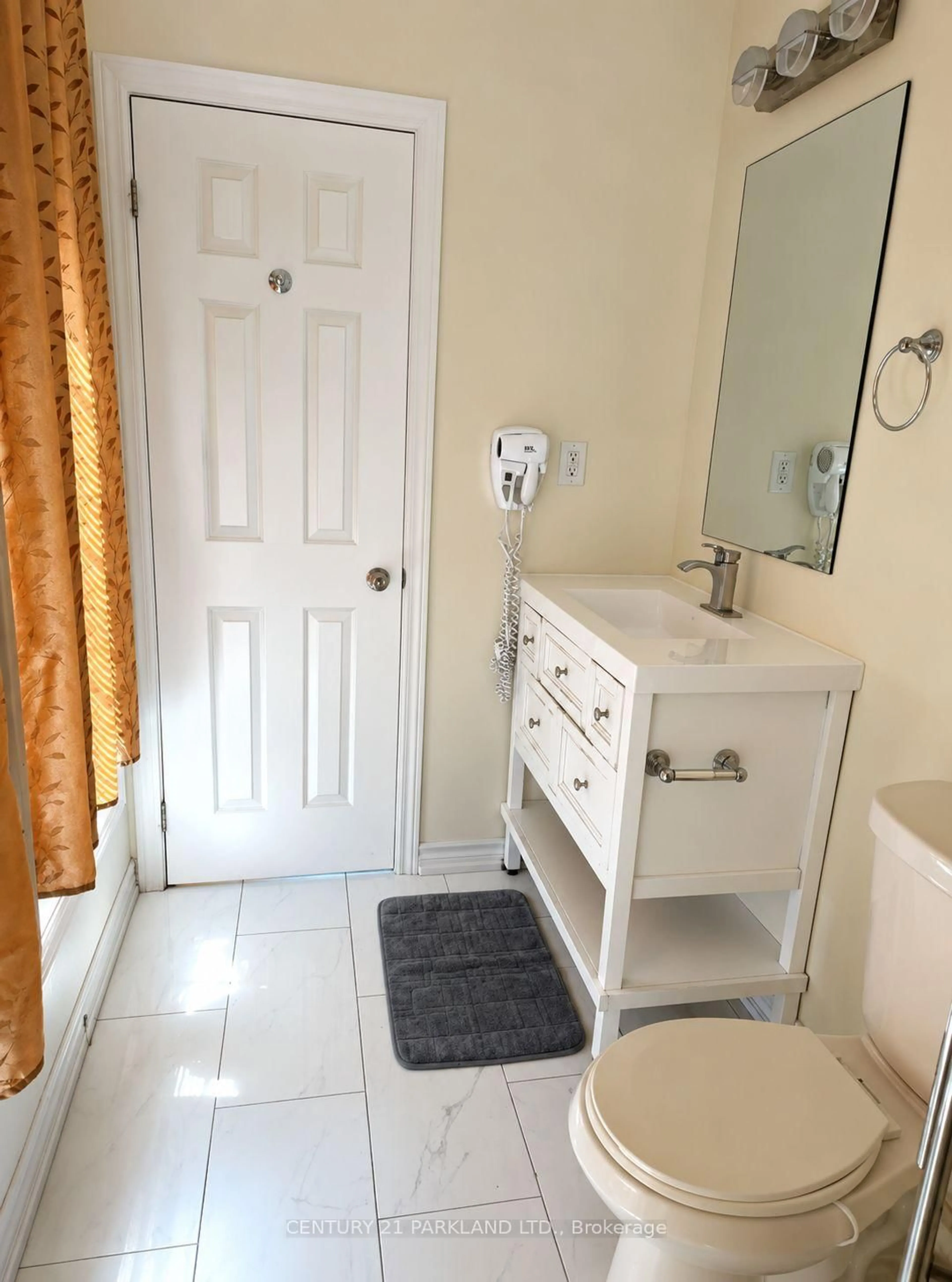 Standard bathroom, ceramic/tile floor for 52 Ignatius Lane, Toronto Ontario M1E 0A3