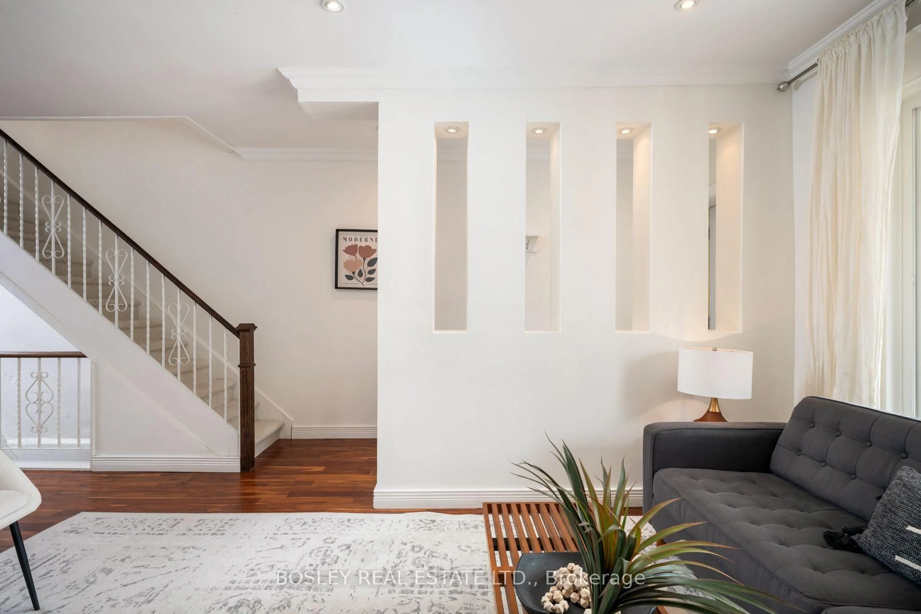 Indoor entryway for 314 Milverton Blvd, Toronto Ontario M4J 1V7