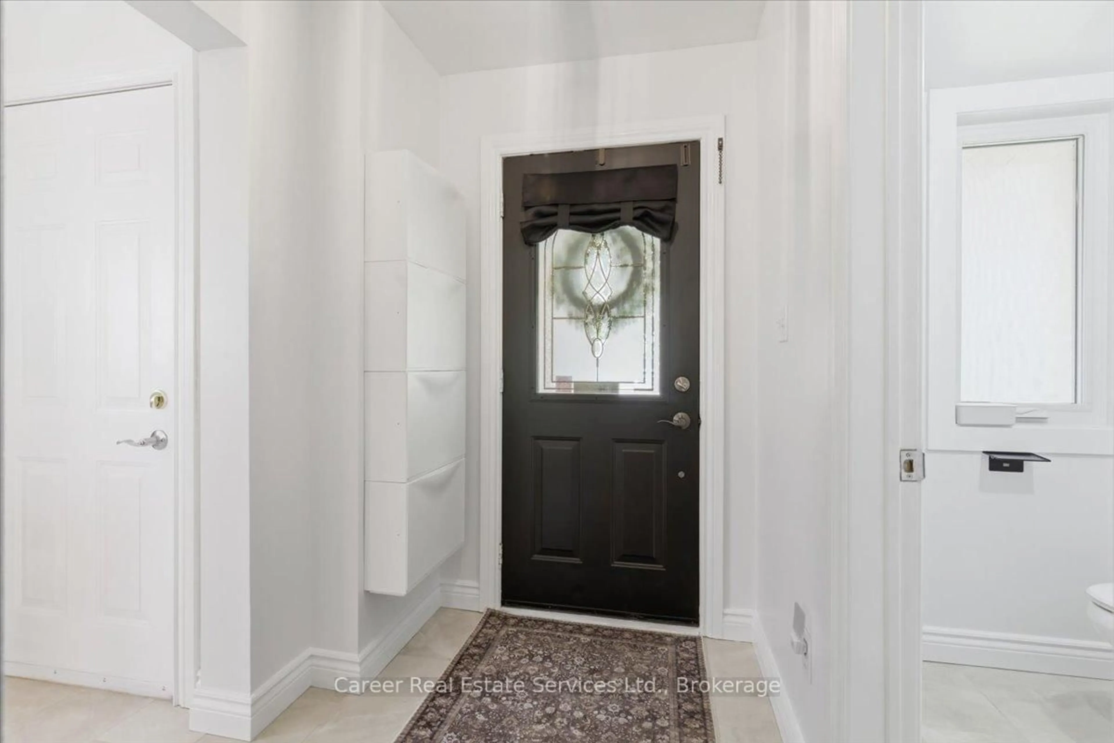 Indoor entryway for 17 Rickaby St, Clarington Ontario L1C 4X7