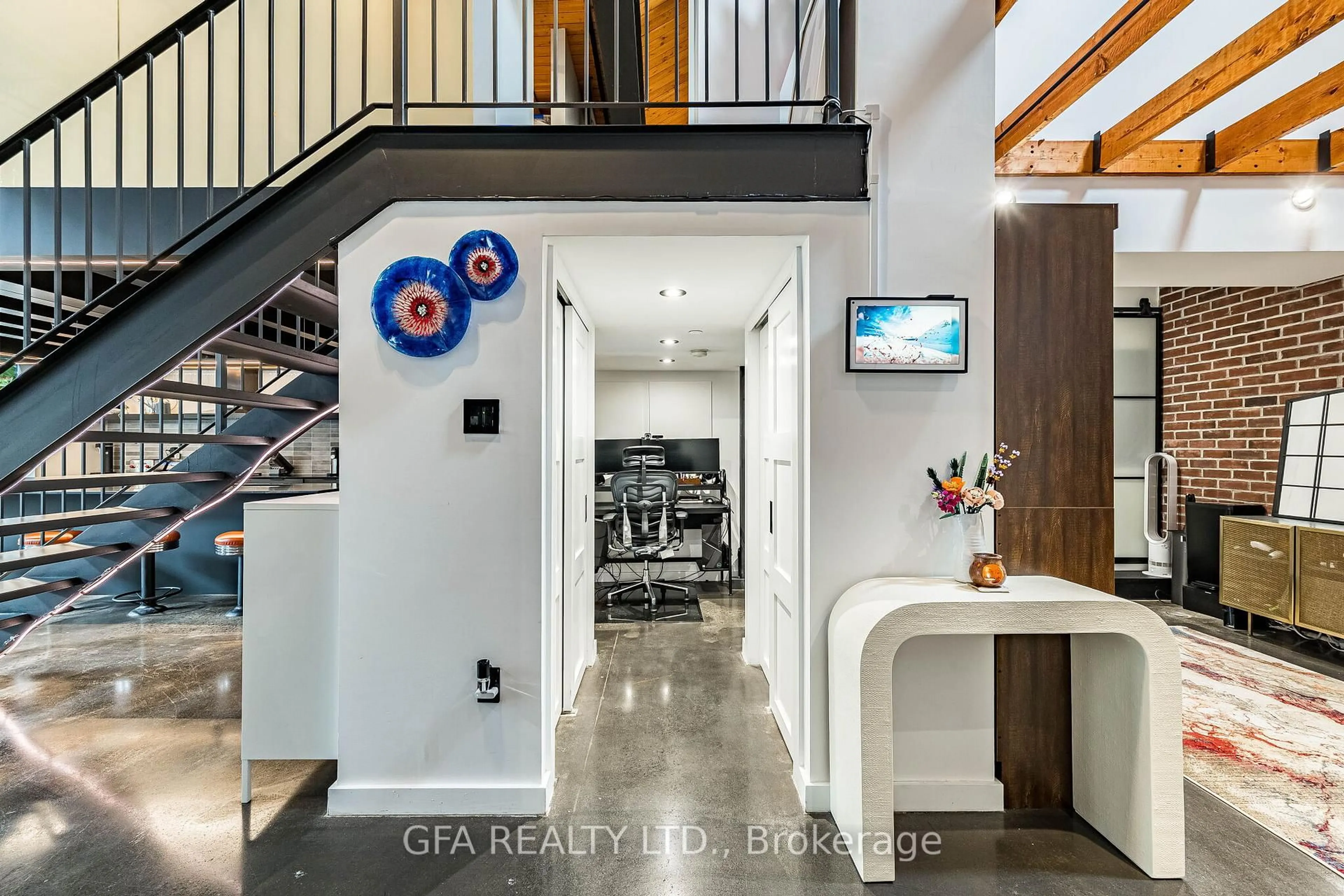Indoor entryway for 326 Carlaw Ave #109, Toronto Ontario M4M 3N8