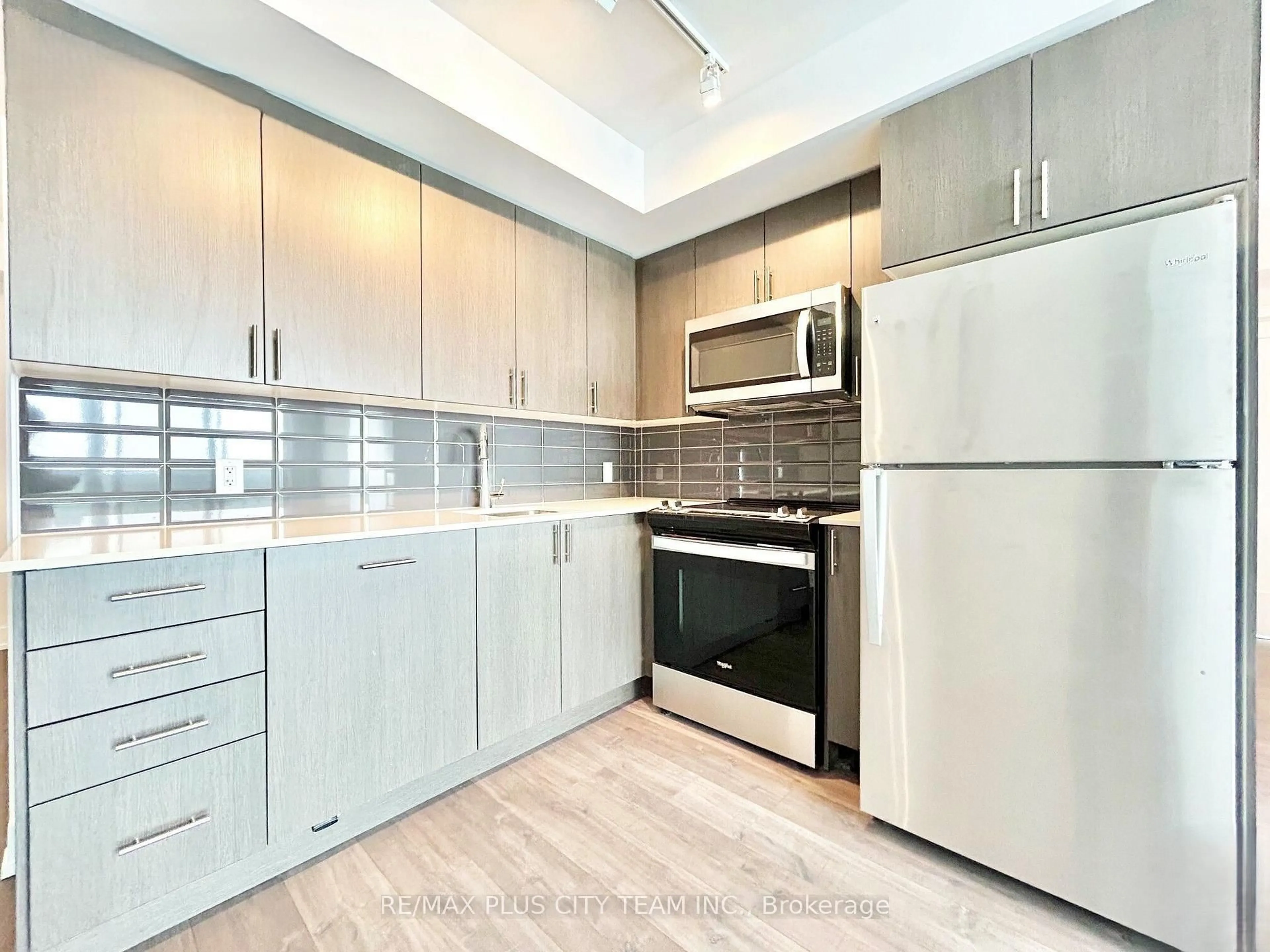 Standard kitchen, unknown for 2550 Simcoe St #1217, Oshawa Ontario L1L 0R5