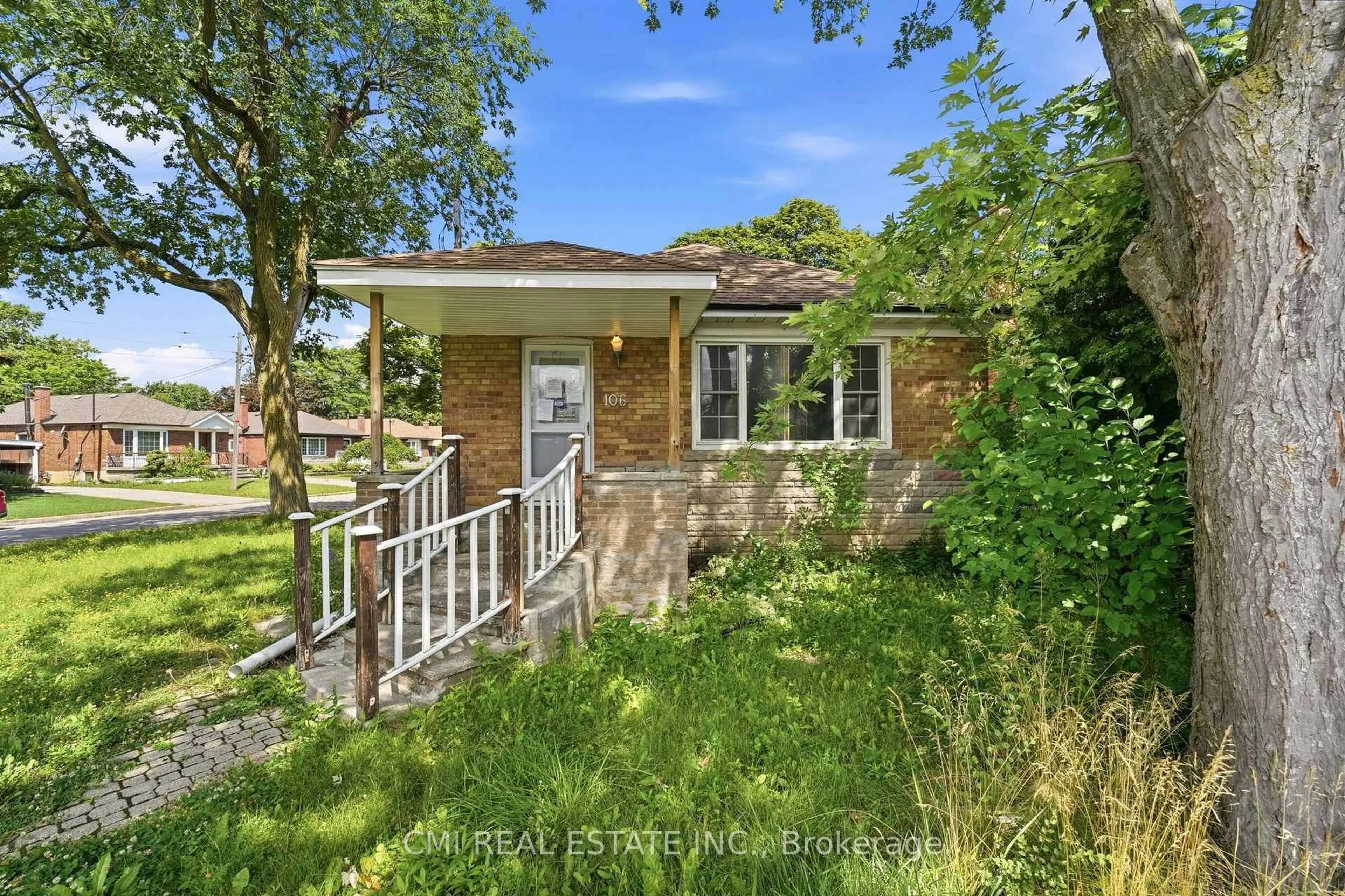 A pic from outside/outdoor area/front of a property/back of a property/a pic from drone, street for 106 Flora Dr, Toronto Ontario M1P 1A8