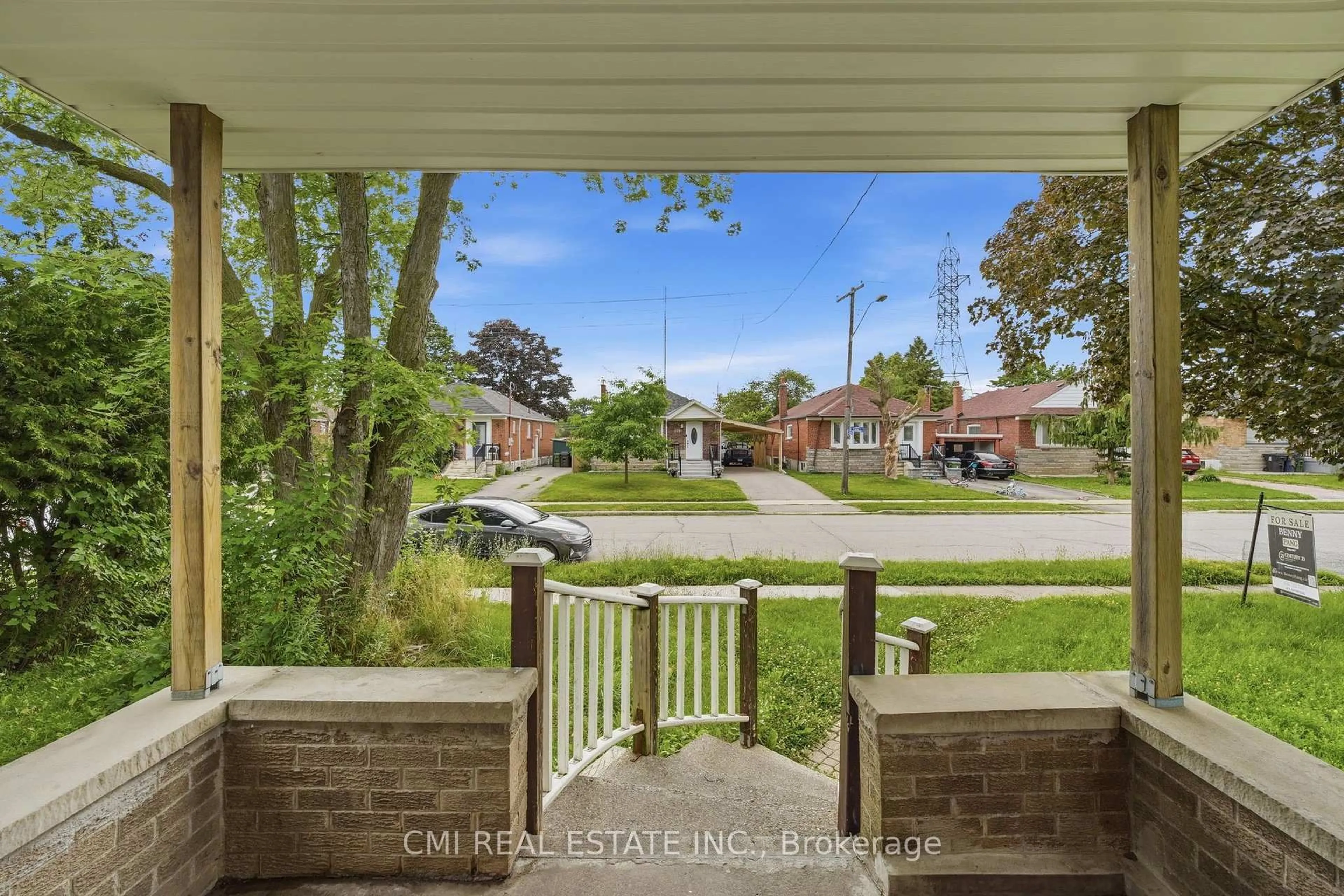 A pic from outside/outdoor area/front of a property/back of a property/a pic from drone, street for 106 Flora Dr, Toronto Ontario M1P 1A8