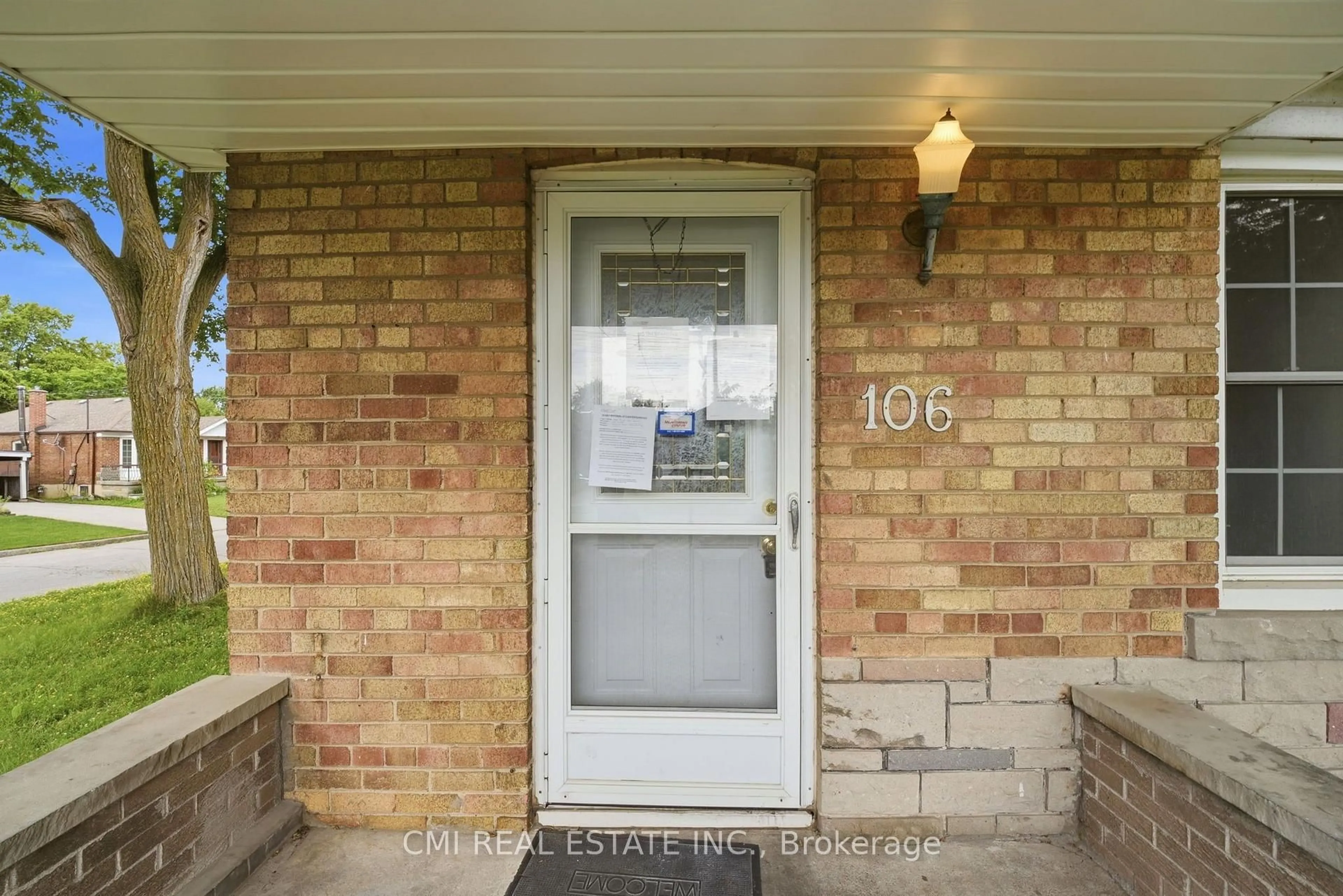 Indoor entryway for 106 Flora Dr, Toronto Ontario M1P 1A8