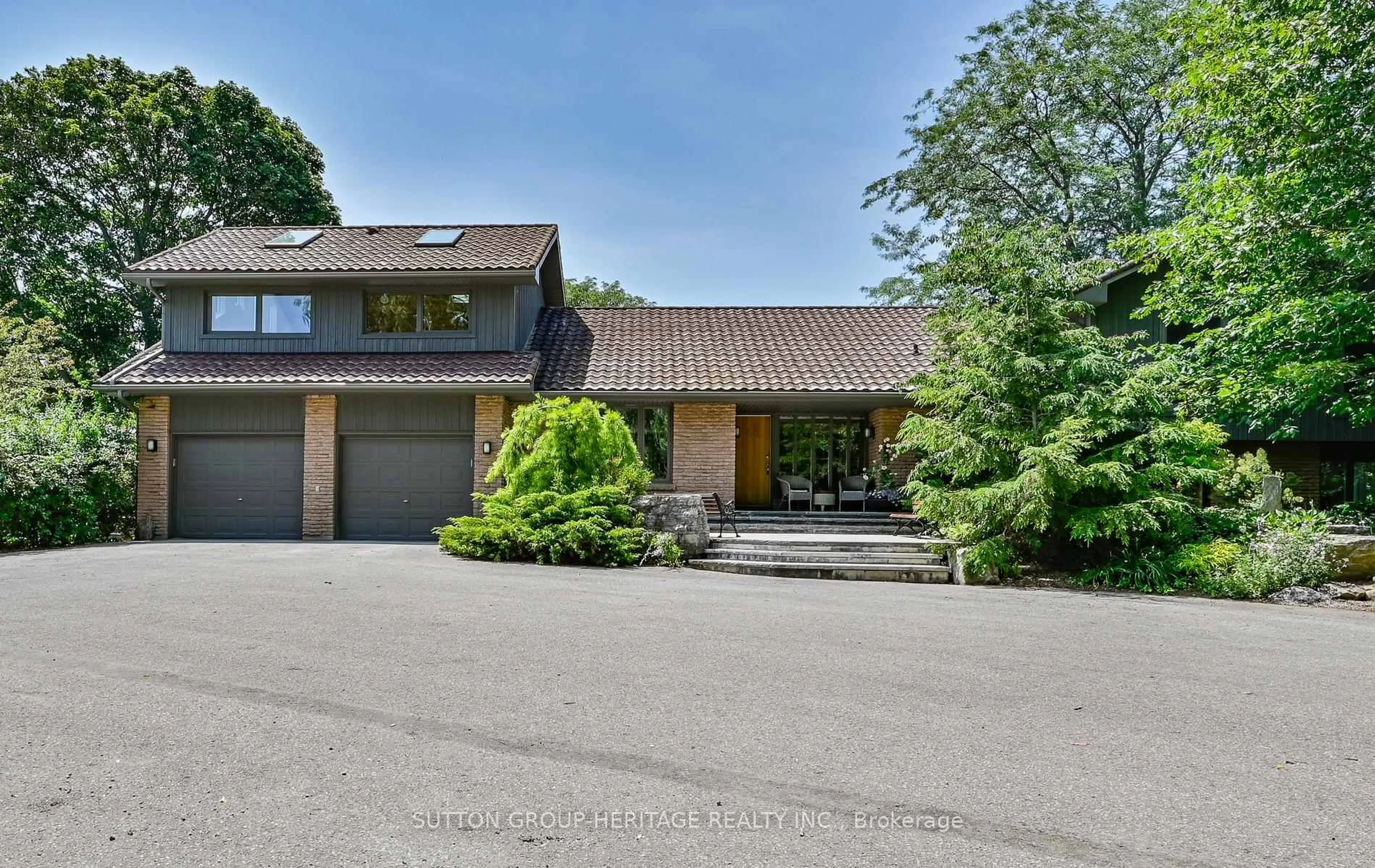 A pic from outside/outdoor area/front of a property/back of a property/a pic from drone, street for 4710 Sideline 8 Sdrd, Pickering Ontario L1Y 1A2