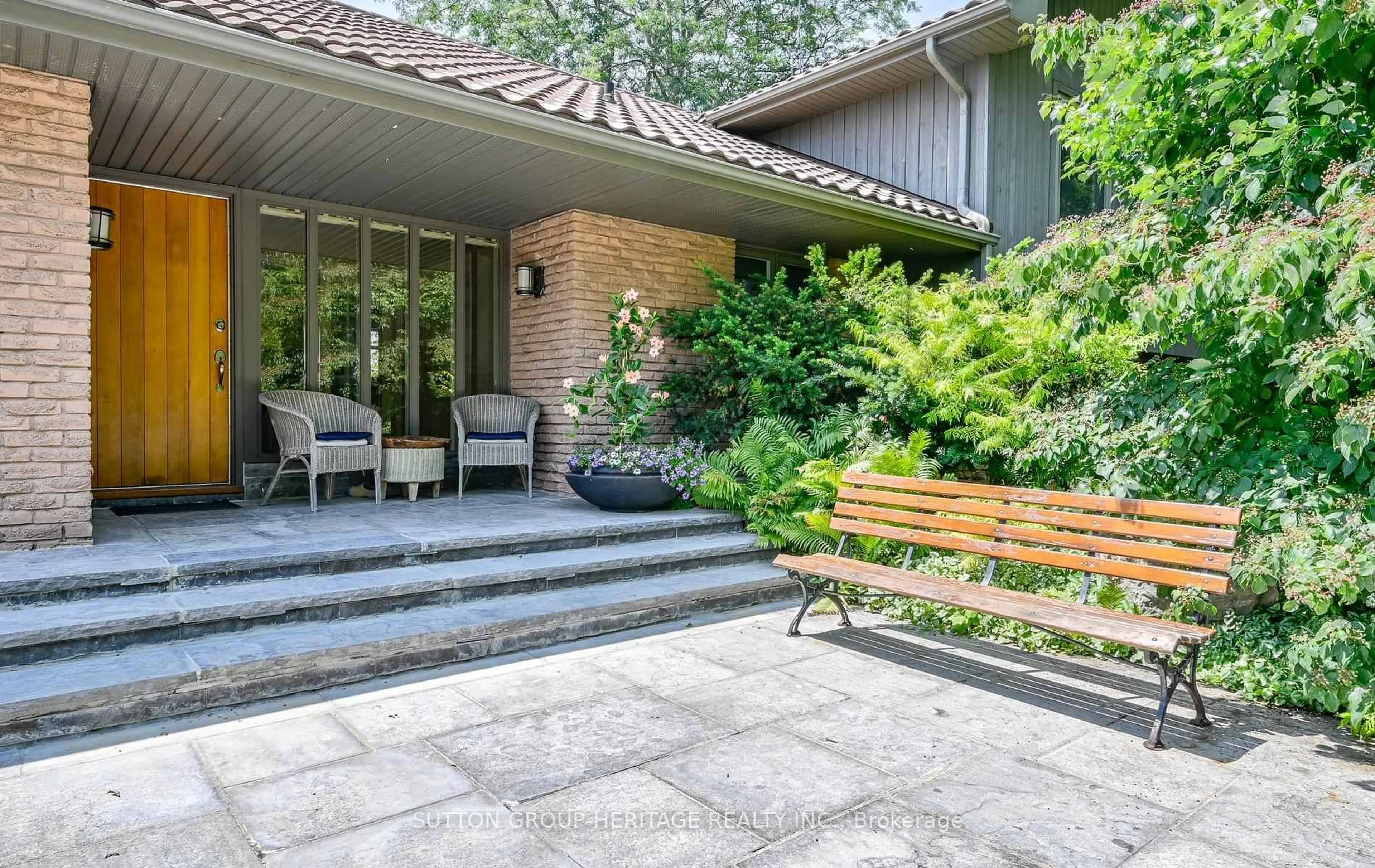 Patio, street for 4710 Sideline 8 Sdrd, Pickering Ontario L1Y 1A2