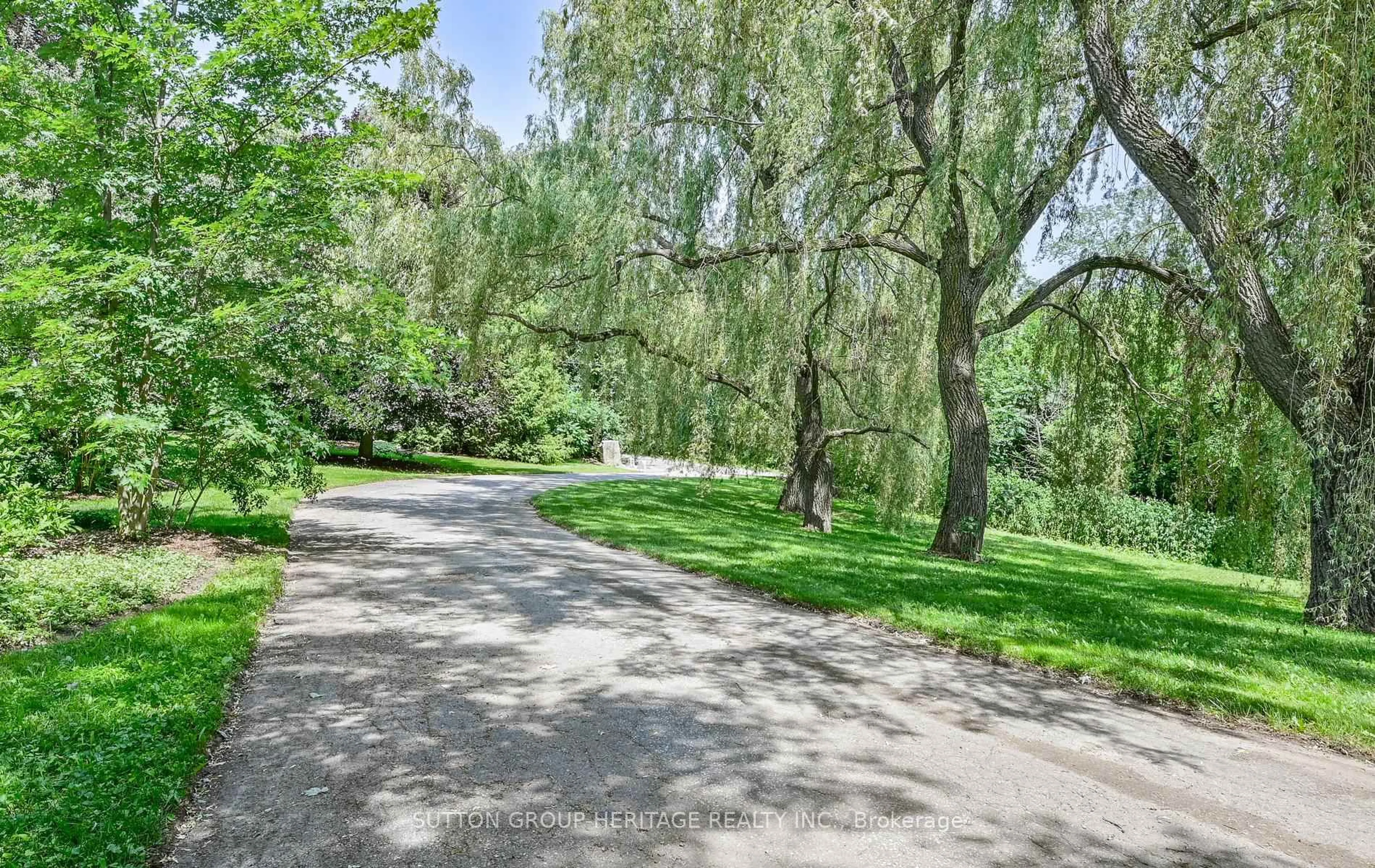Patio, street for 4710 Sideline 8 Sdrd, Pickering Ontario L1Y 1A2