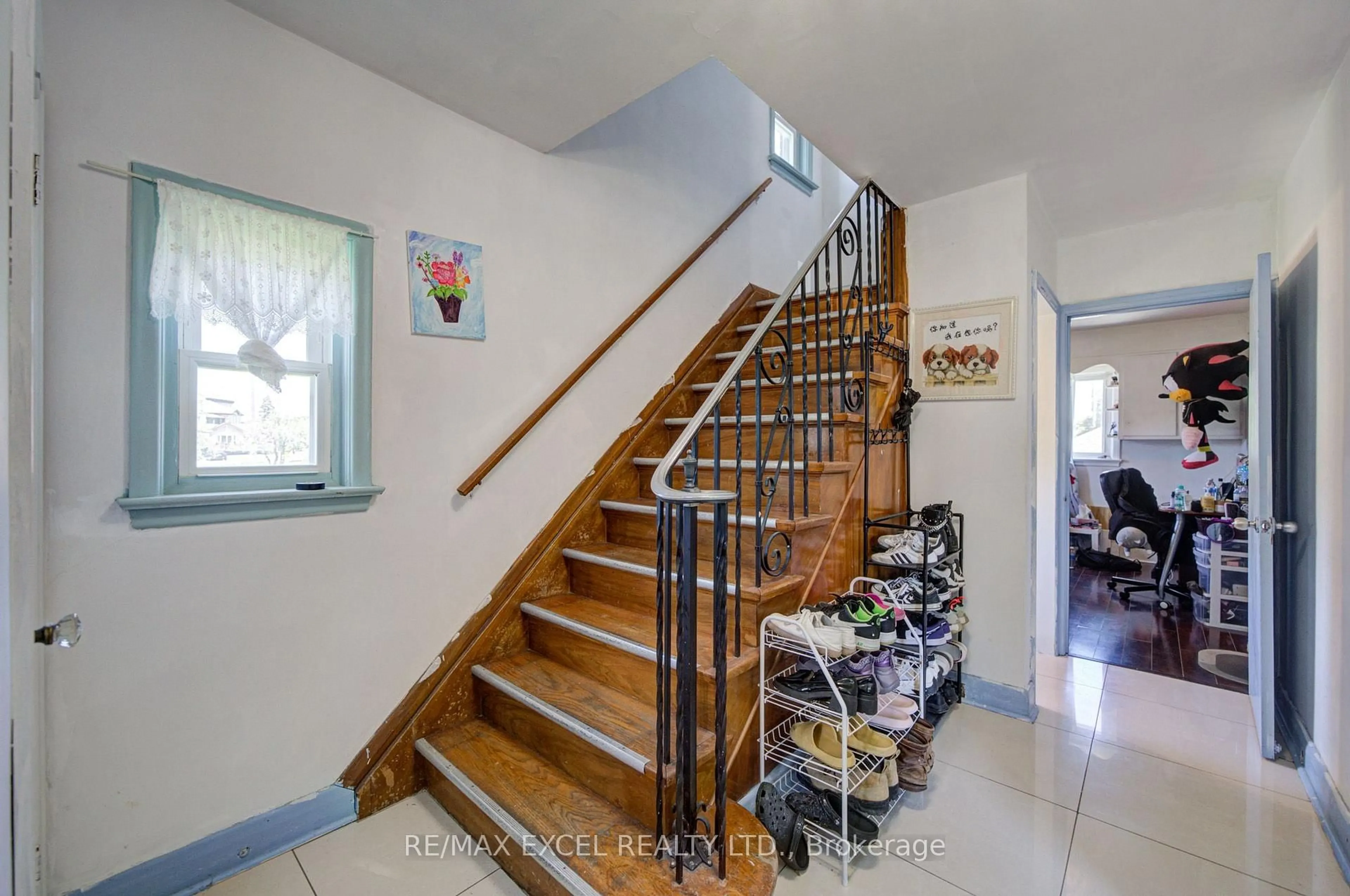 Stairs for 39 Kilmarnock Ave, Toronto Ontario M1K 1Y5