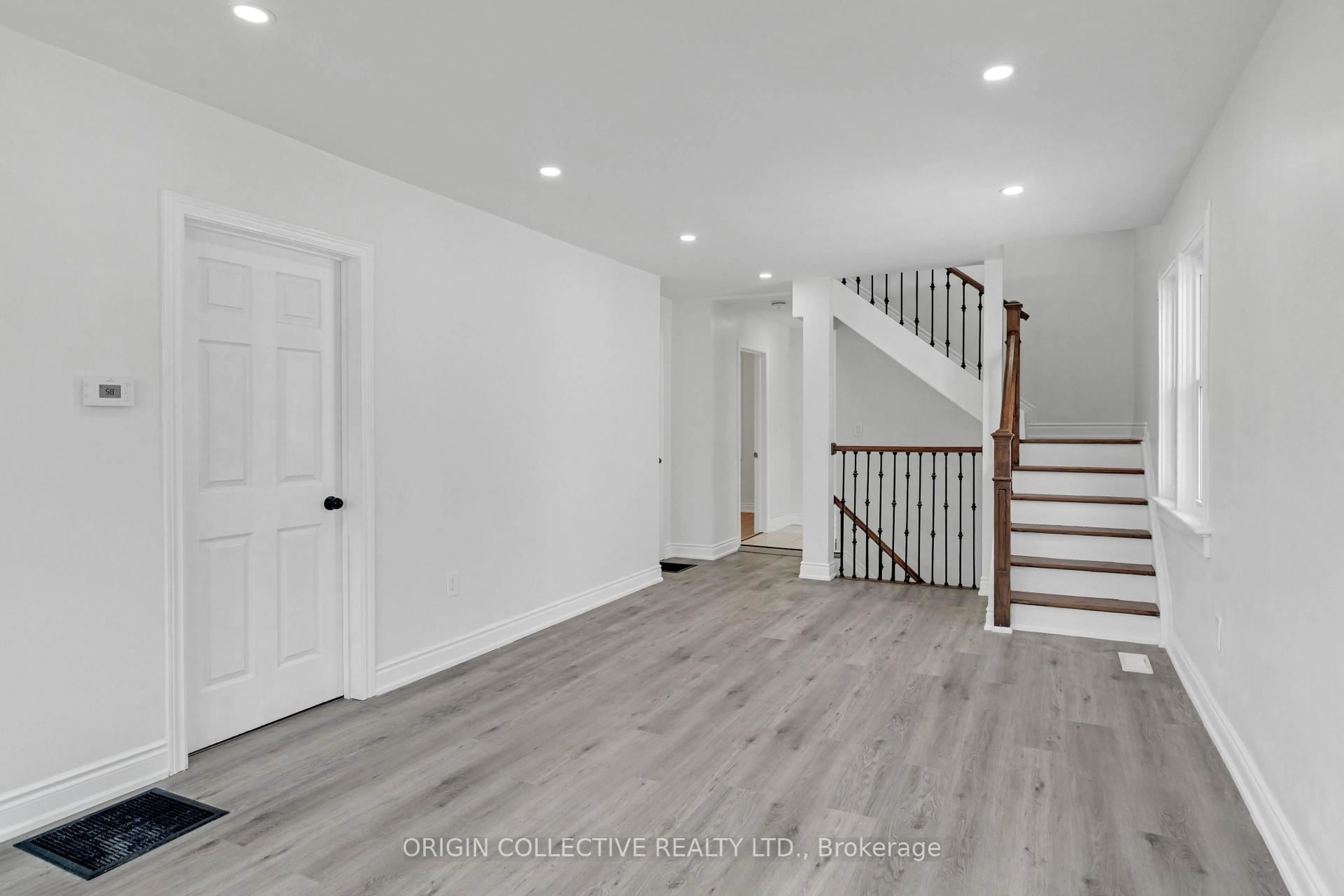 Indoor entryway for 280 Division St, Oshawa Ontario L1G 5M7