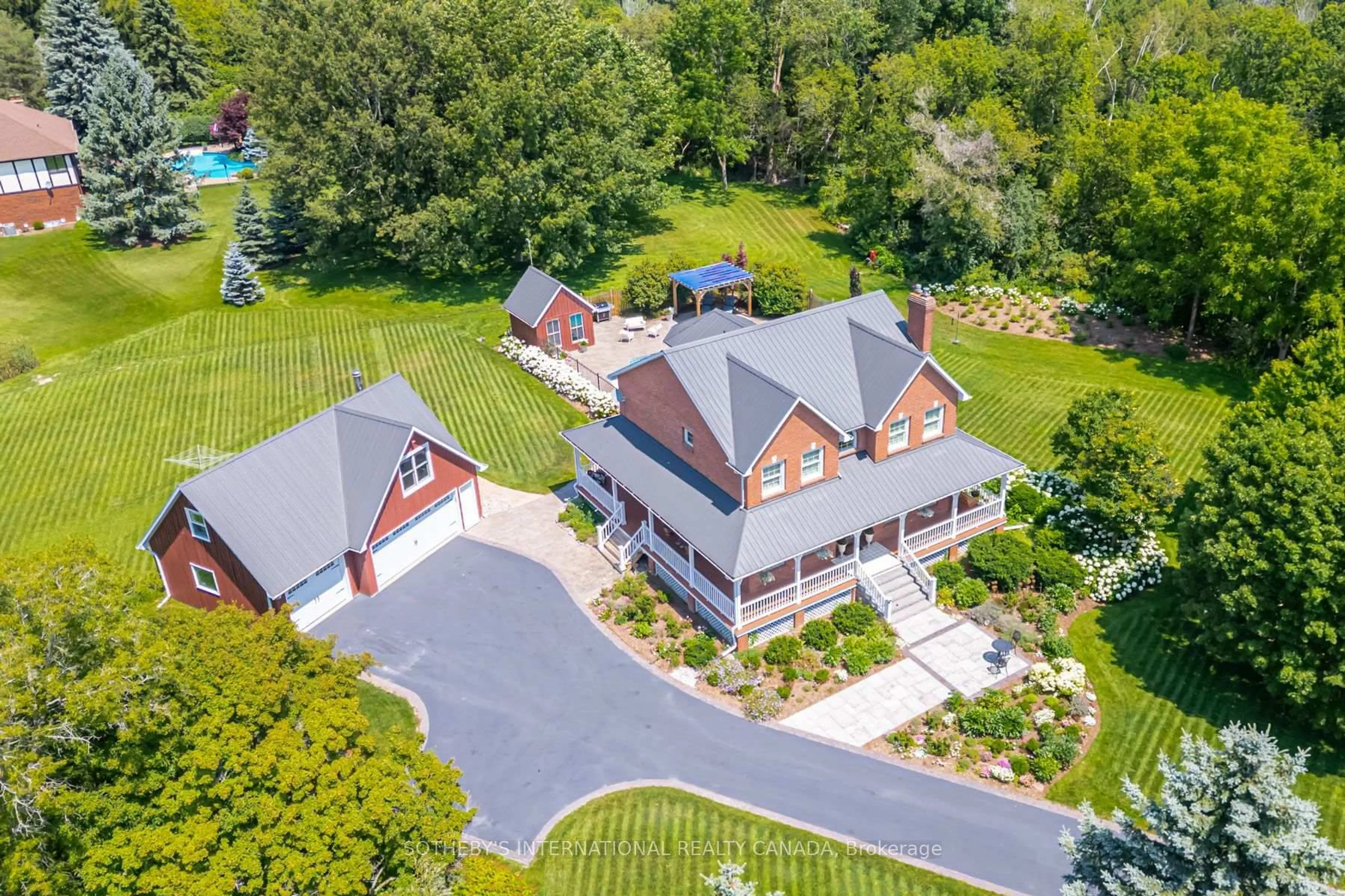 A pic from outside/outdoor area/front of a property/back of a property/a pic from drone, water/lake/river/ocean view for 14 Munday Crt, Clarington Ontario L1C 4R7