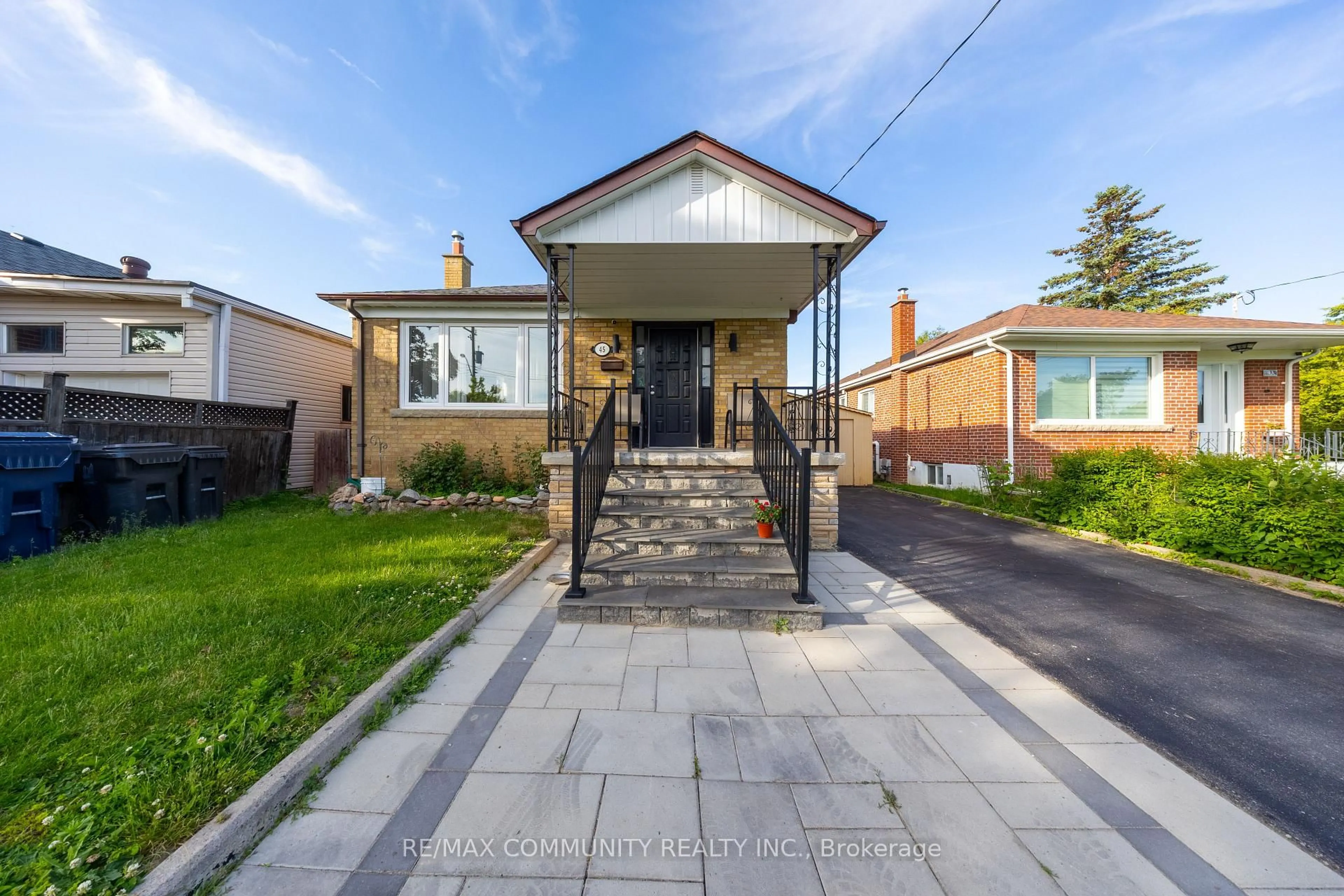 A pic from outside/outdoor area/front of a property/back of a property/a pic from drone, street for 45 Barrymore Rd, Toronto Ontario M1J 1W4