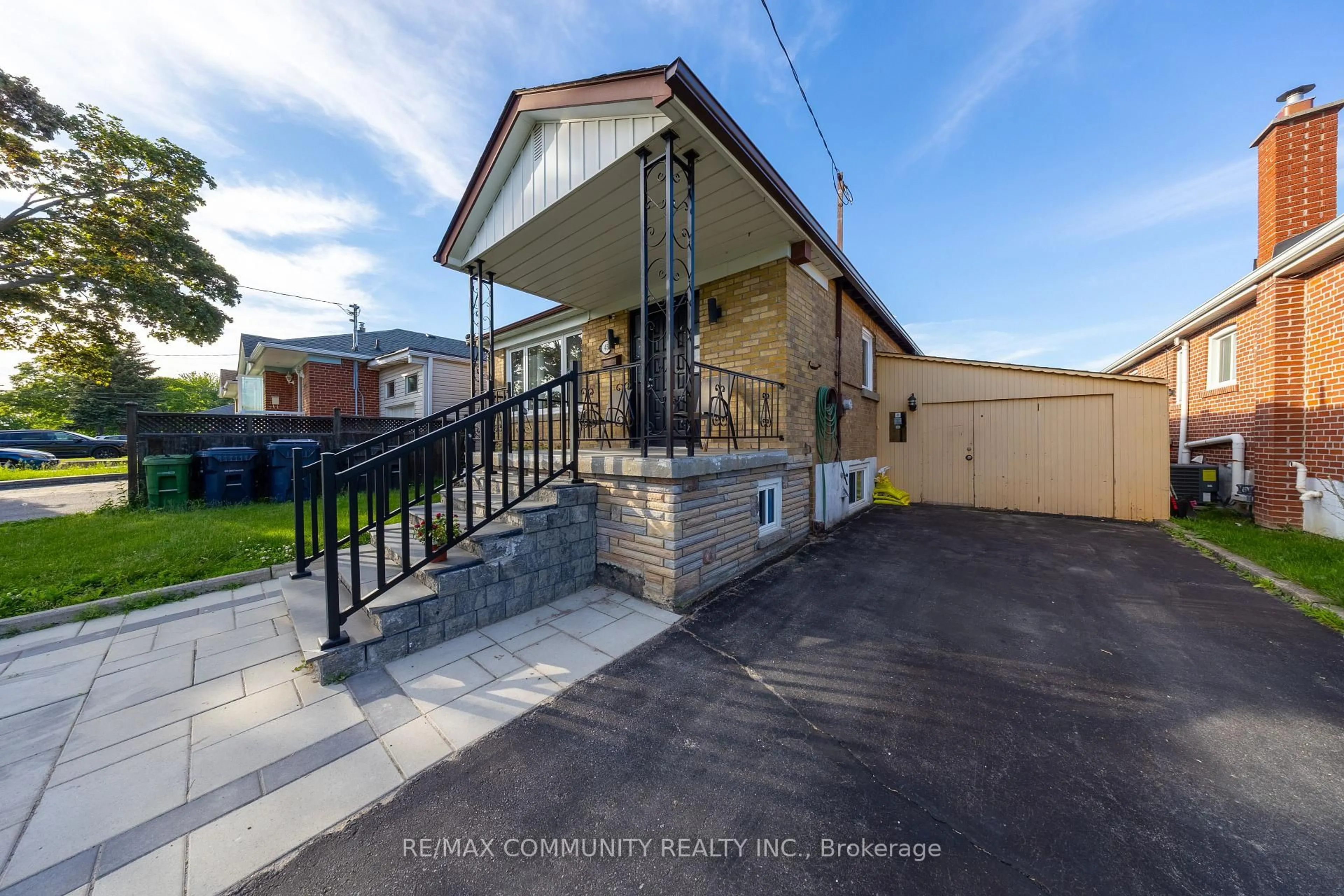 A pic from outside/outdoor area/front of a property/back of a property/a pic from drone, street for 45 Barrymore Rd, Toronto Ontario M1J 1W4