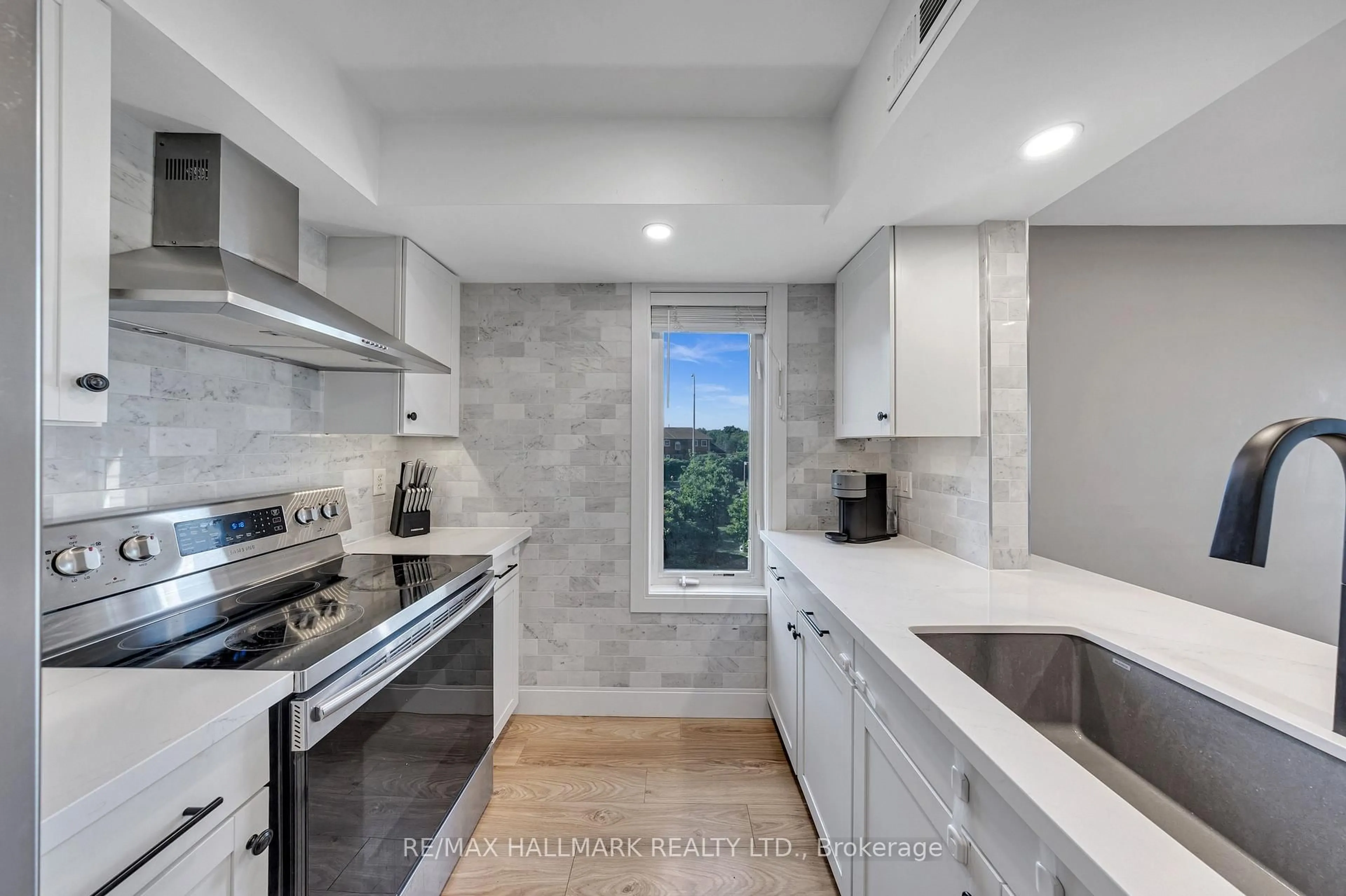 Contemporary kitchen, ceramic/tile floor for 106 Petra Way #3, Whitby Ontario L1R 0A2