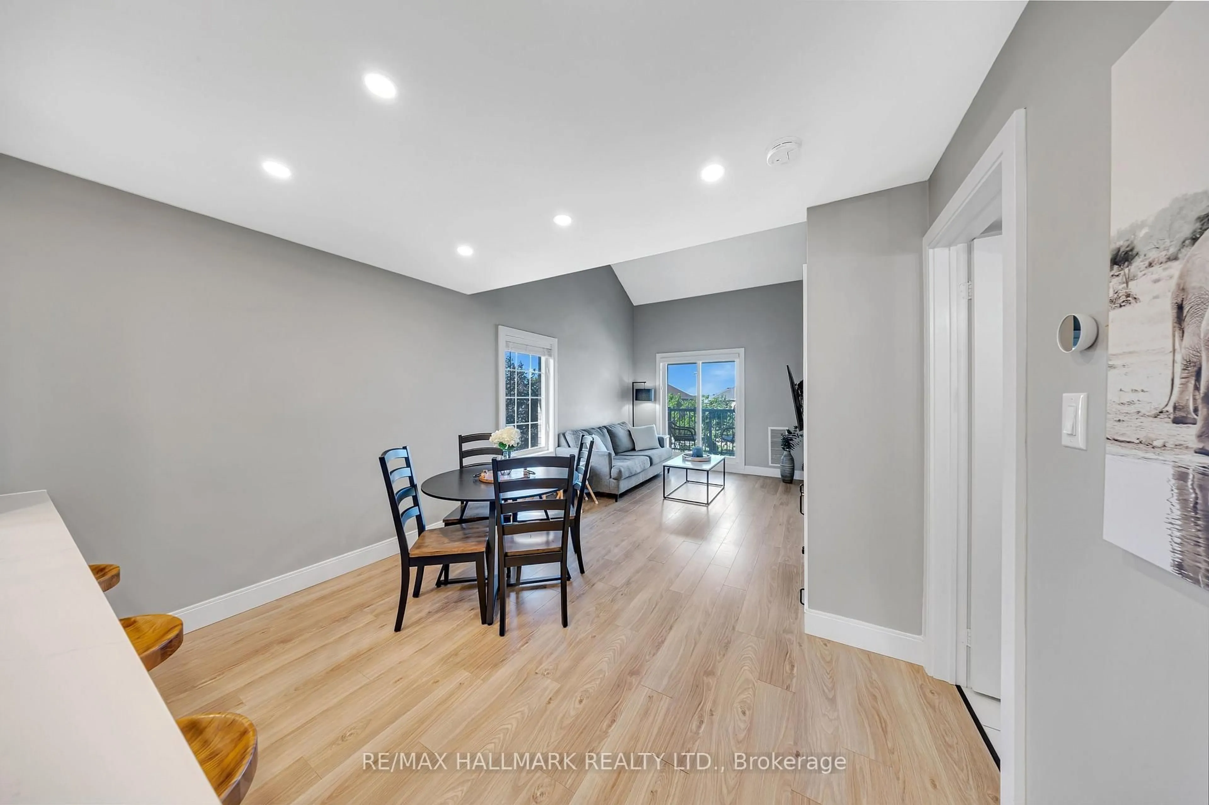 Unknown for 106 Petra Way #3, Whitby Ontario L1R 0A2