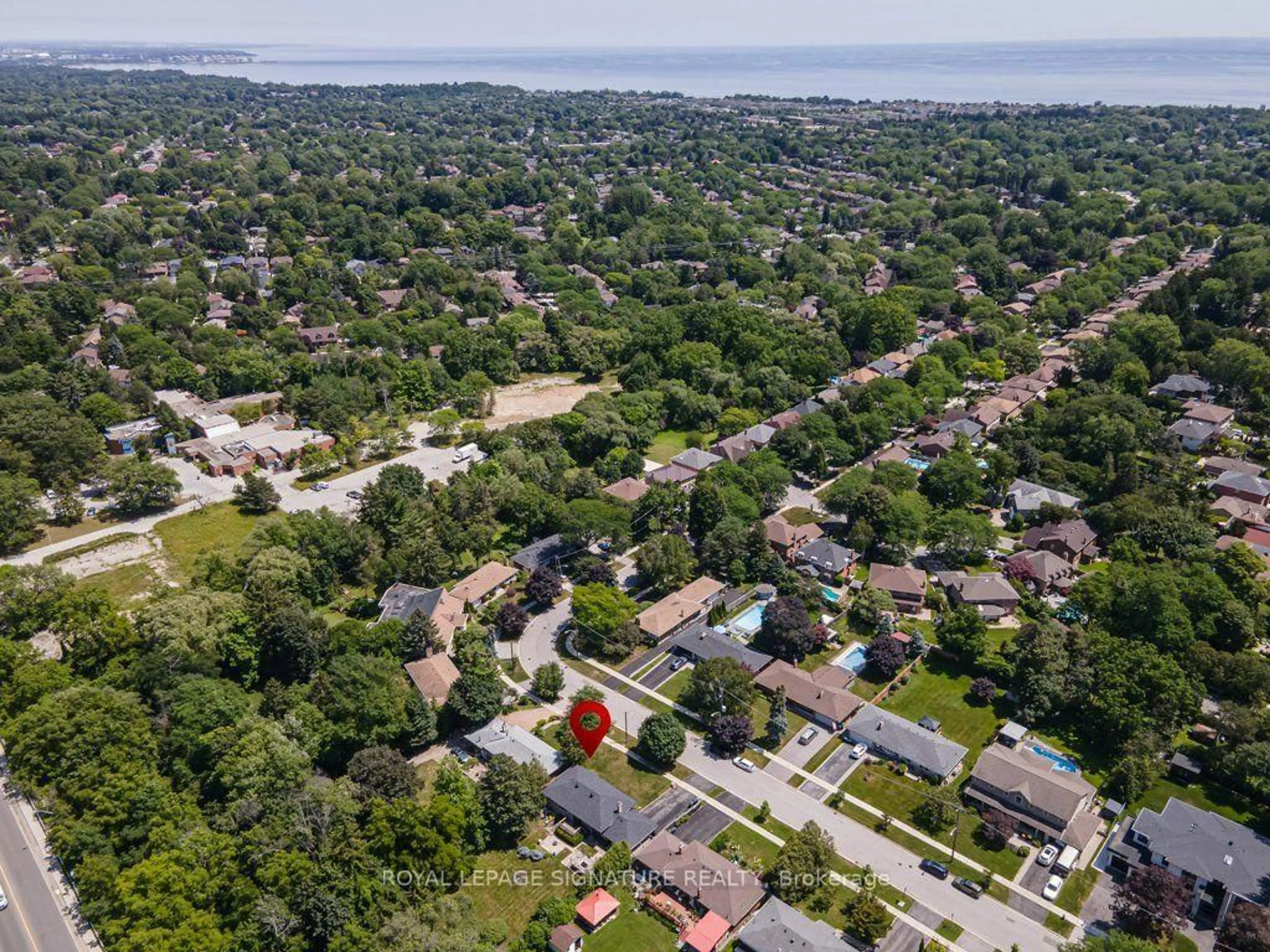 A pic from outside/outdoor area/front of a property/back of a property/a pic from drone, street for 14 Bonacres Ave, Toronto Ontario M1C 1P7