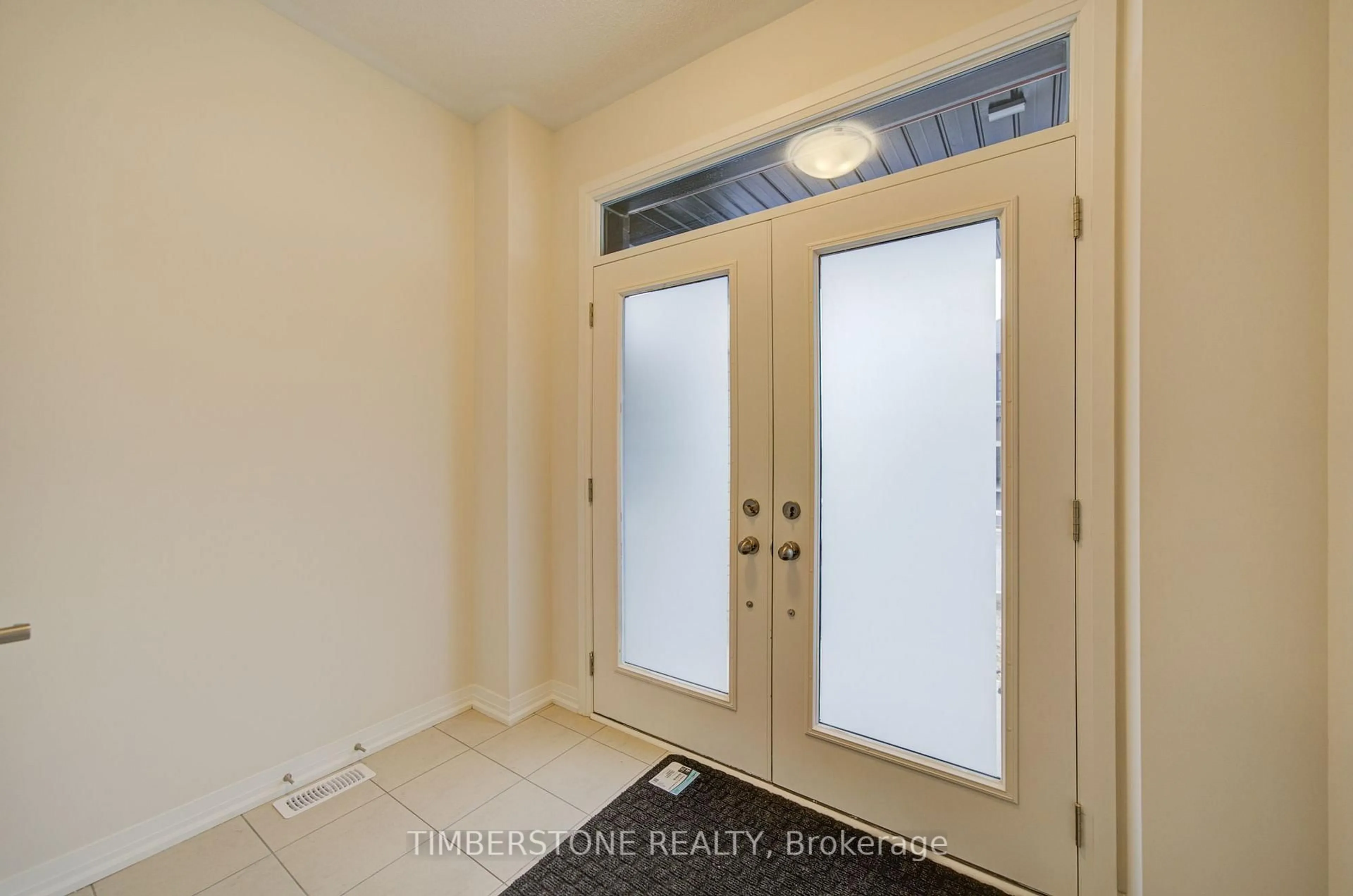 Indoor entryway for 3310 Sandalwood Rd, Pickering Ontario L1X 0J2