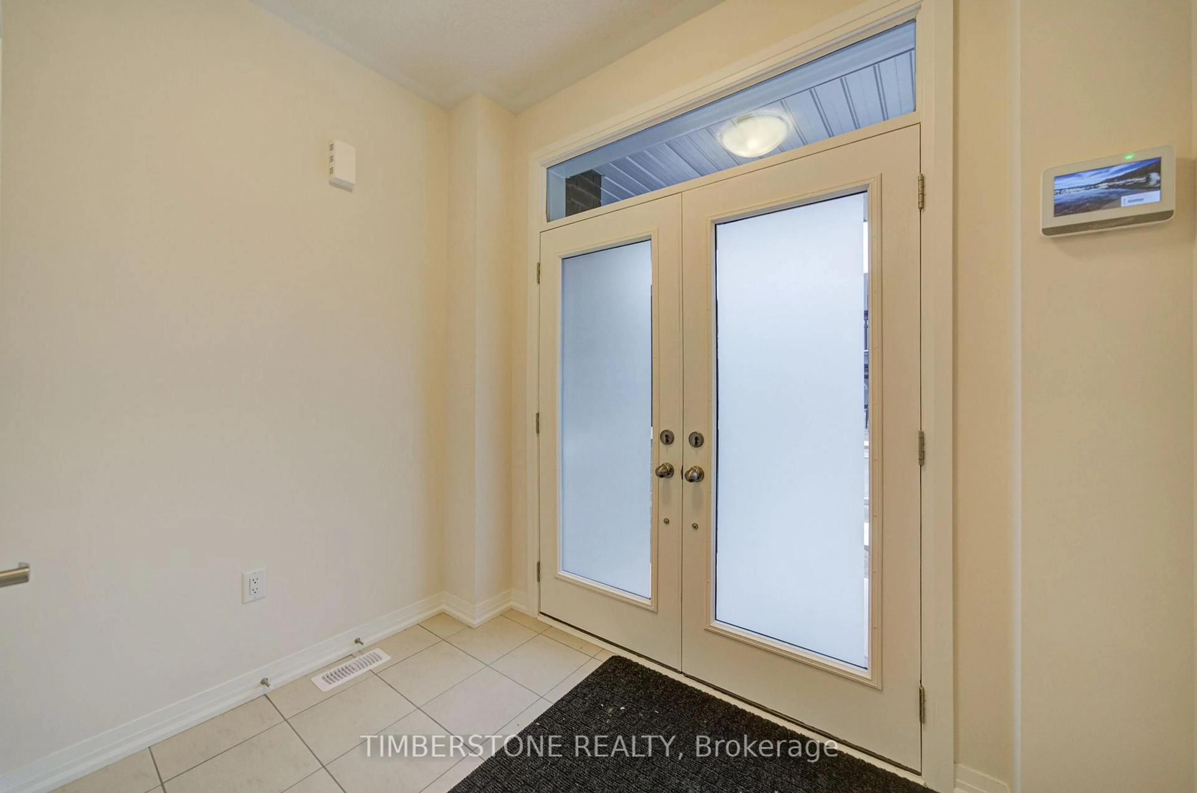 Indoor entryway for 2907 Nakina St, Pickering Ontario L1X 0P7