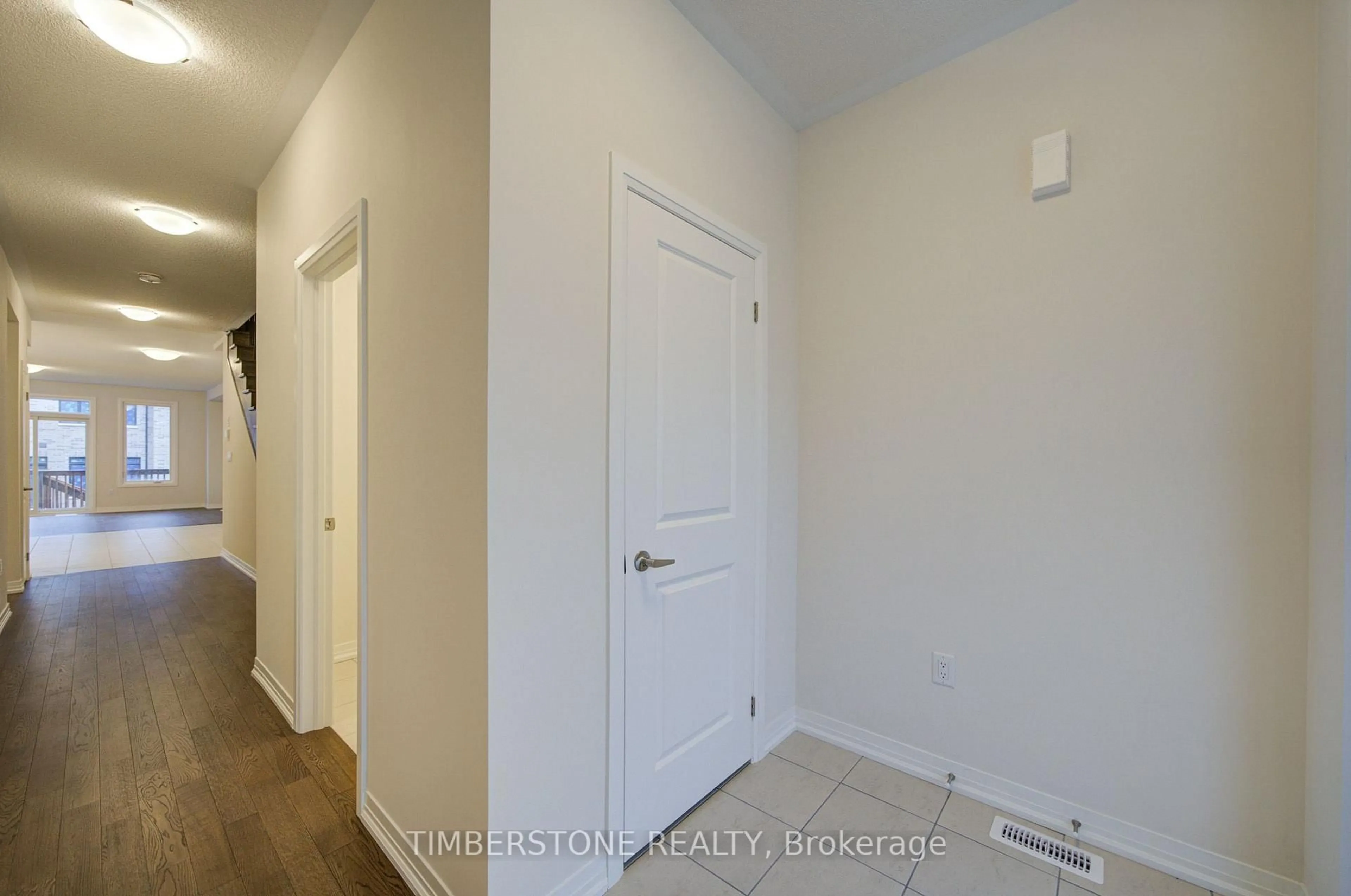 Indoor entryway for 2907 Nakina St, Pickering Ontario L1X 0P7