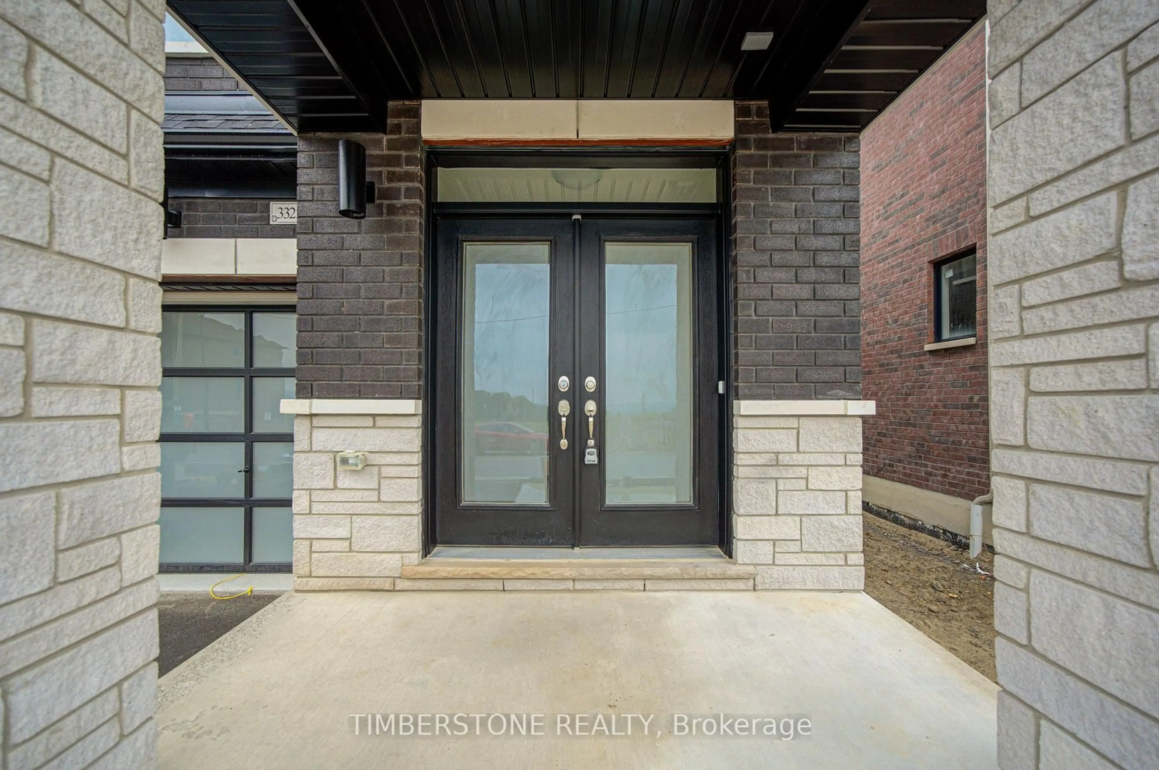 Indoor entryway for 3322 Sandalwood Rd, Pickering Ontario L1X 0J2