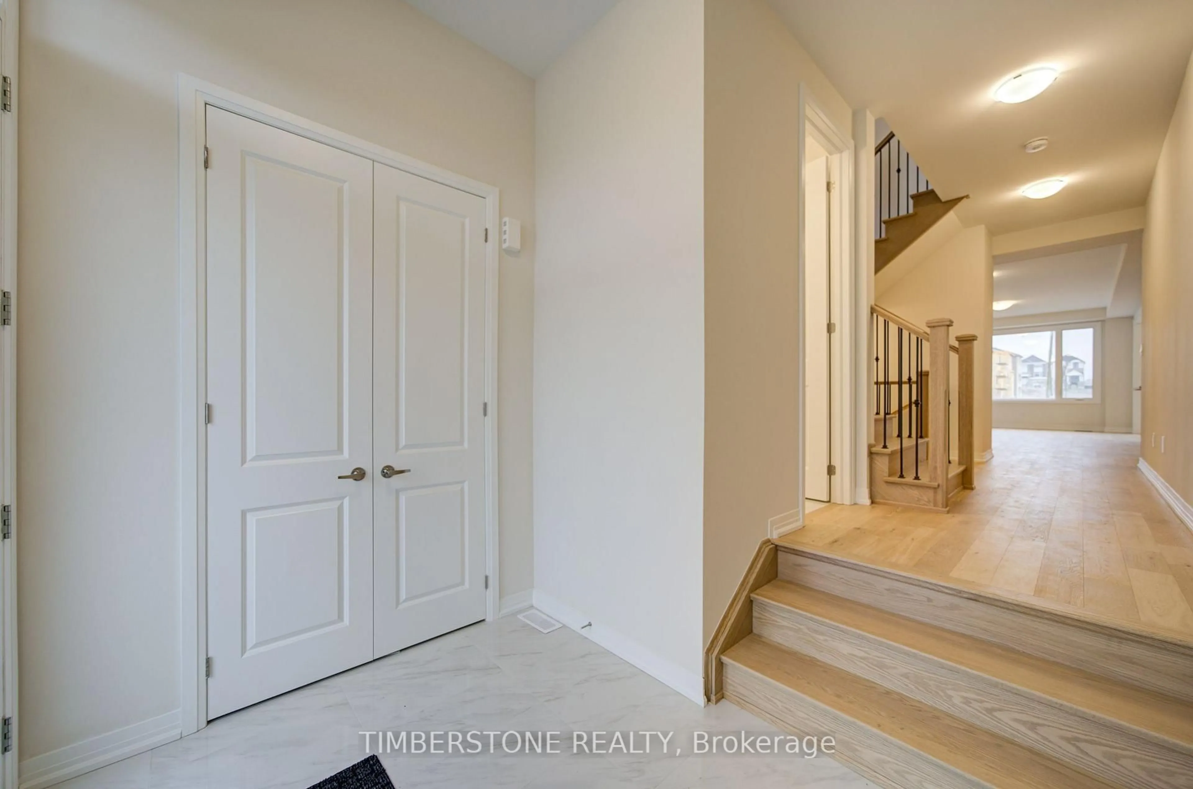 Indoor entryway for 3361 Deepglade Path, Pickering Ontario L1X 0K6