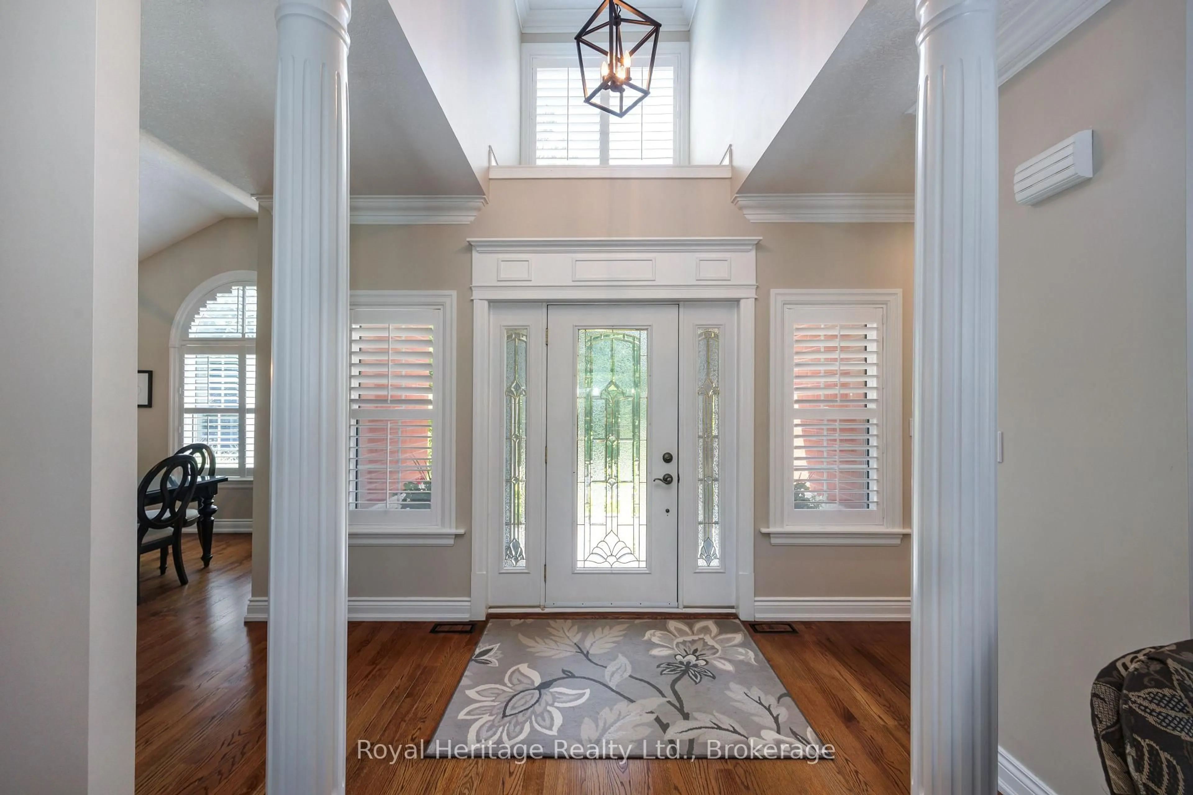 Indoor entryway for 465 Chalk Lake Rd, Scugog Ontario L9L 2C1