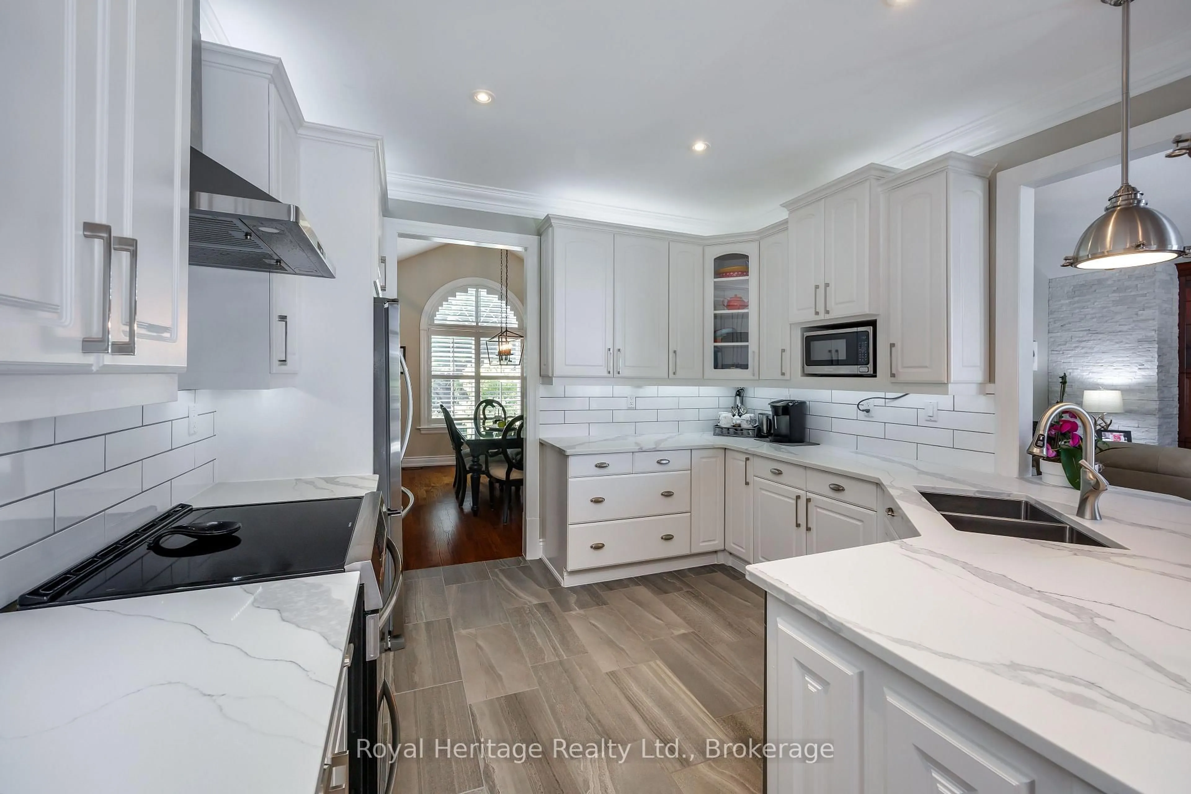 Open concept kitchen, ceramic/tile floor for 465 Chalk Lake Rd, Scugog Ontario L9L 2C1