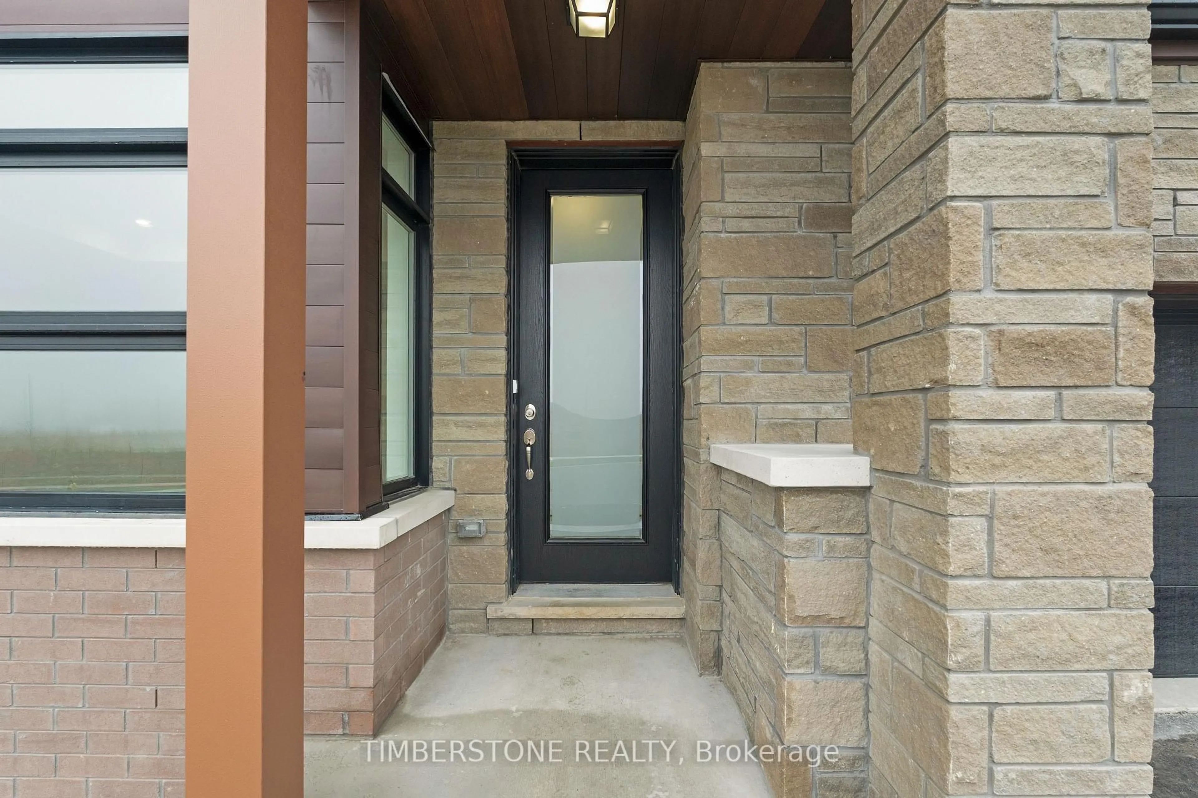Indoor entryway for 1205 Marathon Ave, Pickering Ontario L1X 0L8