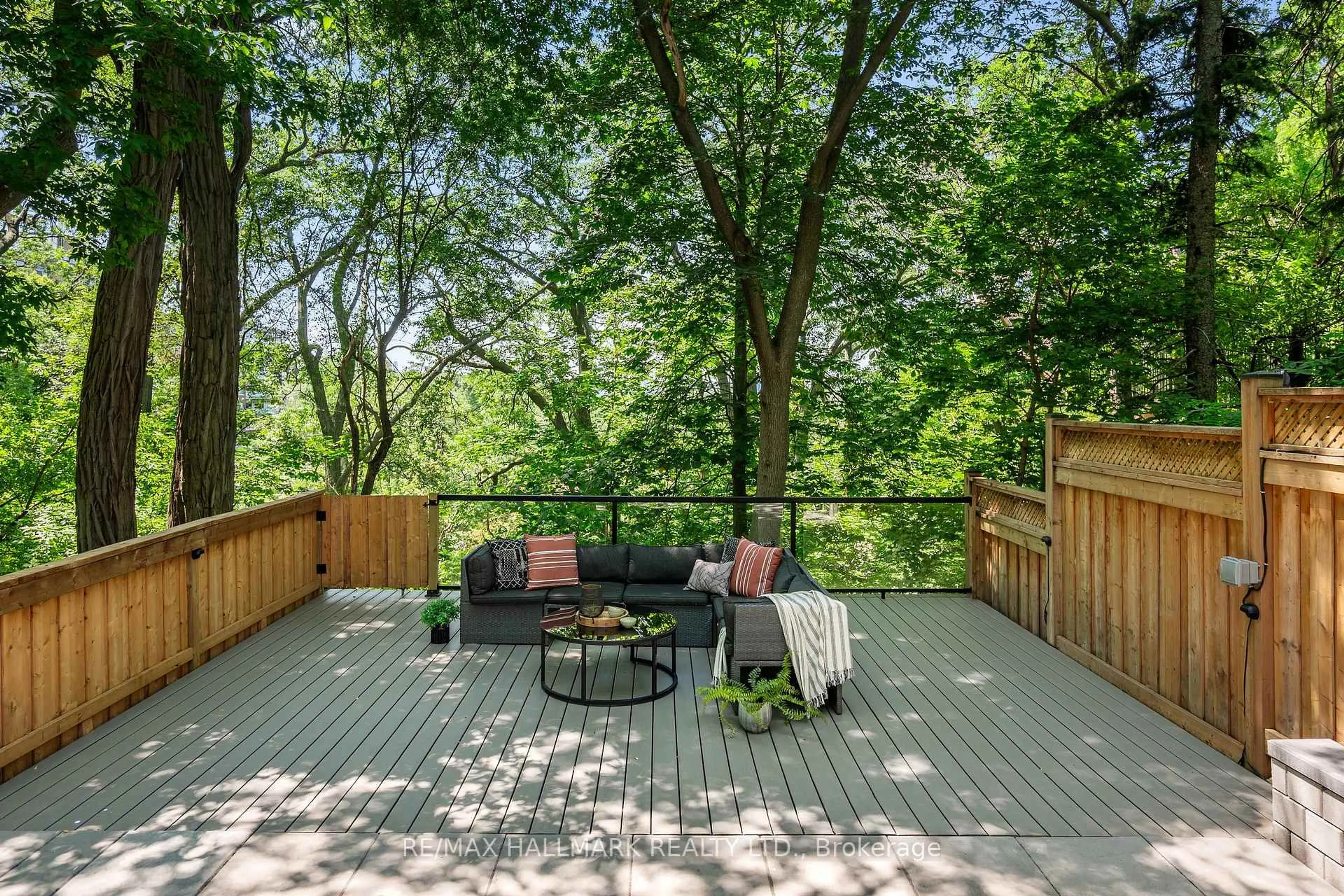 Patio, forest/trees view for 26 Main St, Toronto Ontario M4E 2V4