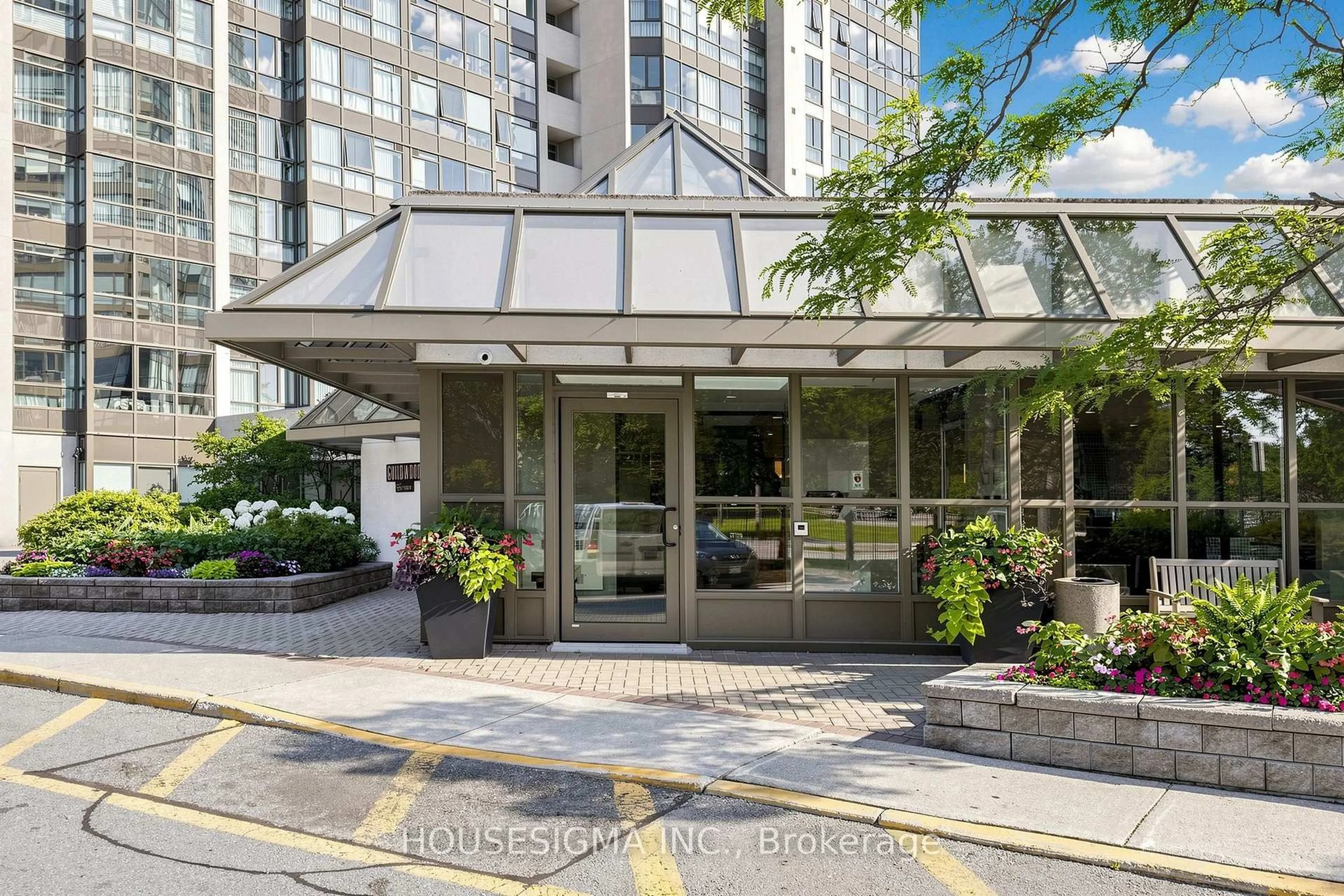 Indoor foyer for 3231 Eglinton Ave #401, Toronto Ontario M1J 3N5
