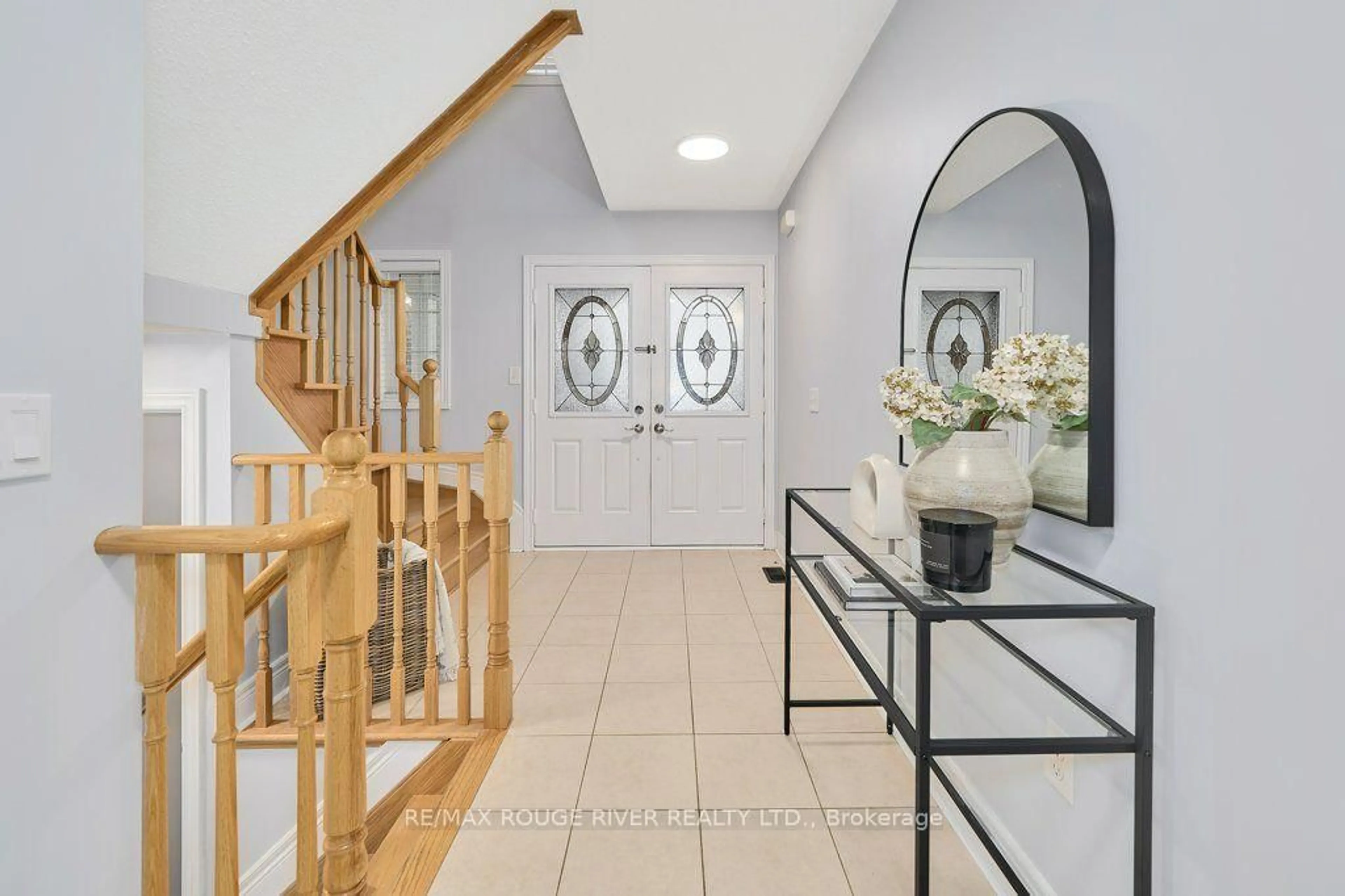 Indoor entryway for 176 Bathgate Cres, Clarington Ontario L1E 0B5