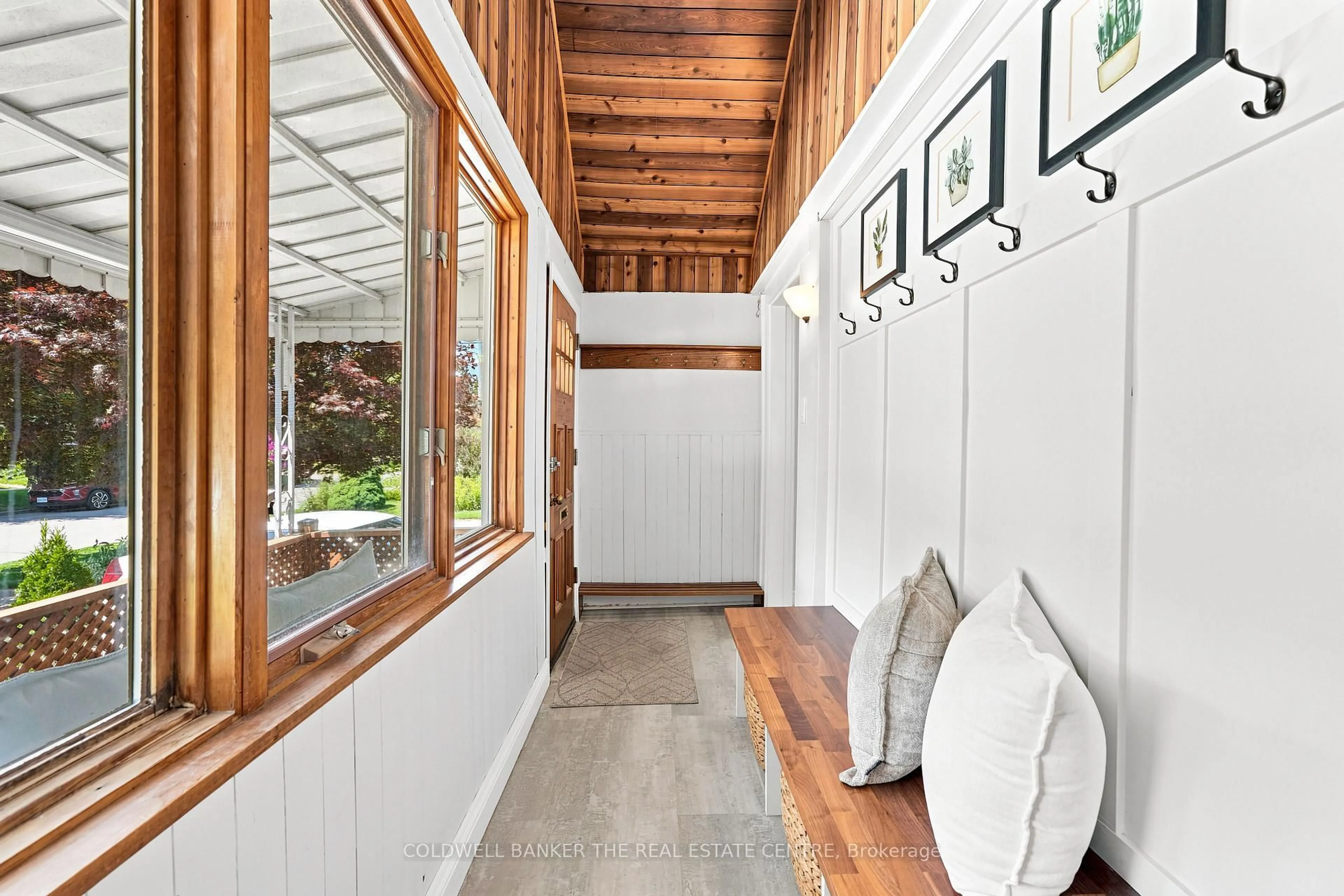 Indoor entryway for 15 Presley Ave, Toronto Ontario M1L 3P4