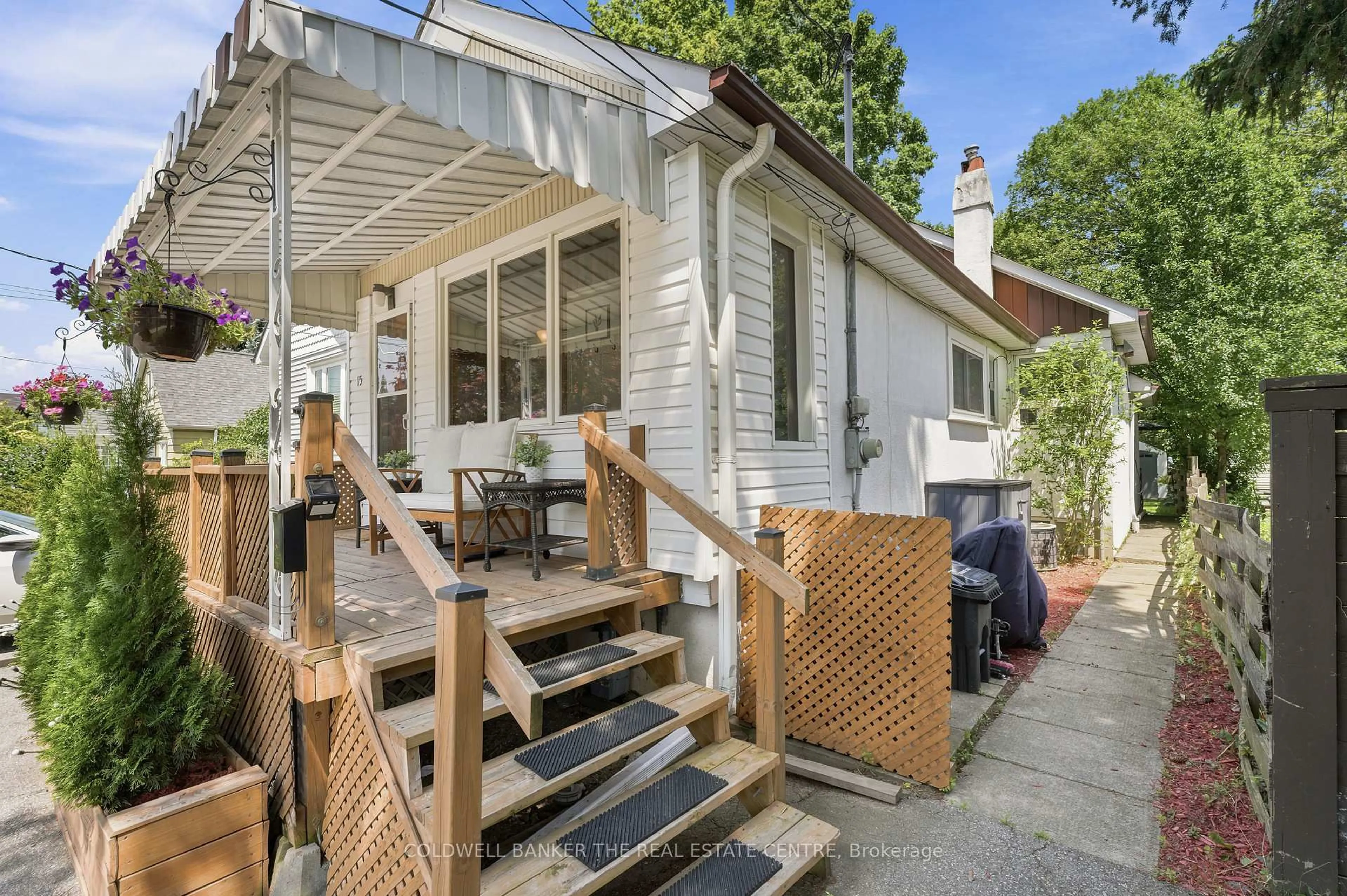 Patio, street for 15 Presley Ave, Toronto Ontario M1L 3P4