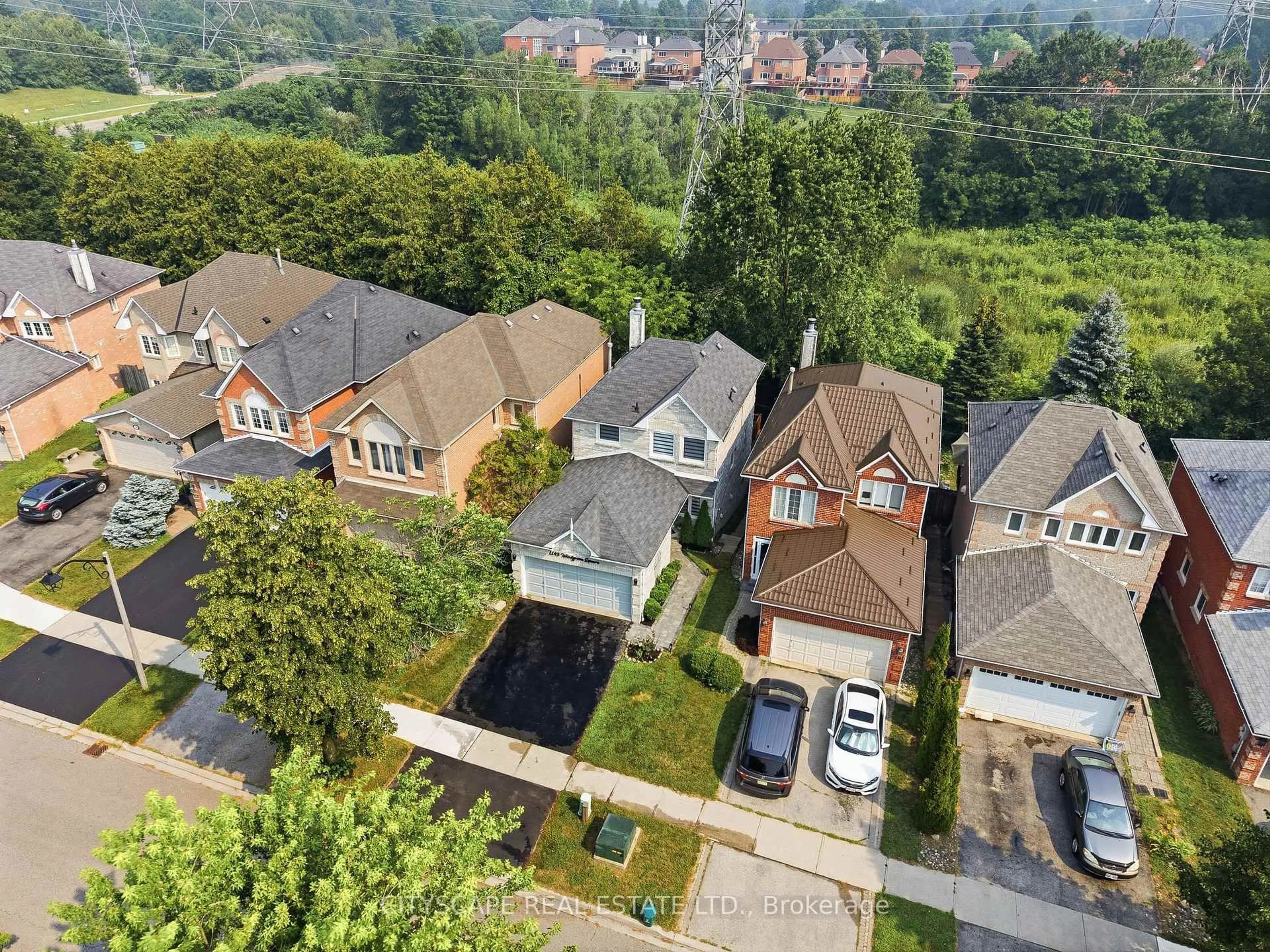 A pic from outside/outdoor area/front of a property/back of a property/a pic from drone, street for 1143 Windgrove Sq, Pickering Ontario L1X 2S5