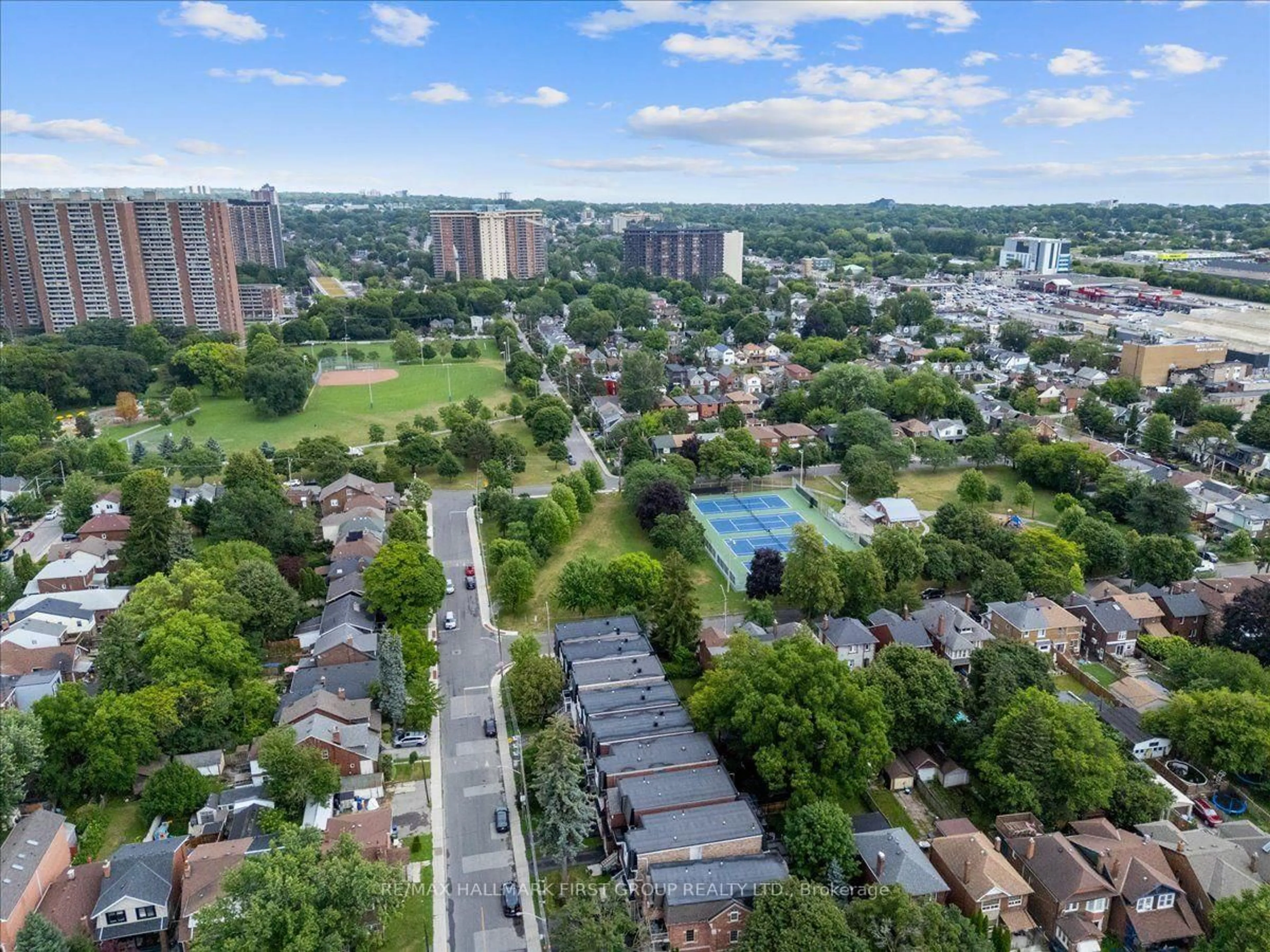 A pic from outside/outdoor area/front of a property/back of a property/a pic from drone, city buildings view from balcony for 53F Dentonia Park Ave, Toronto Ontario M4C 0A4