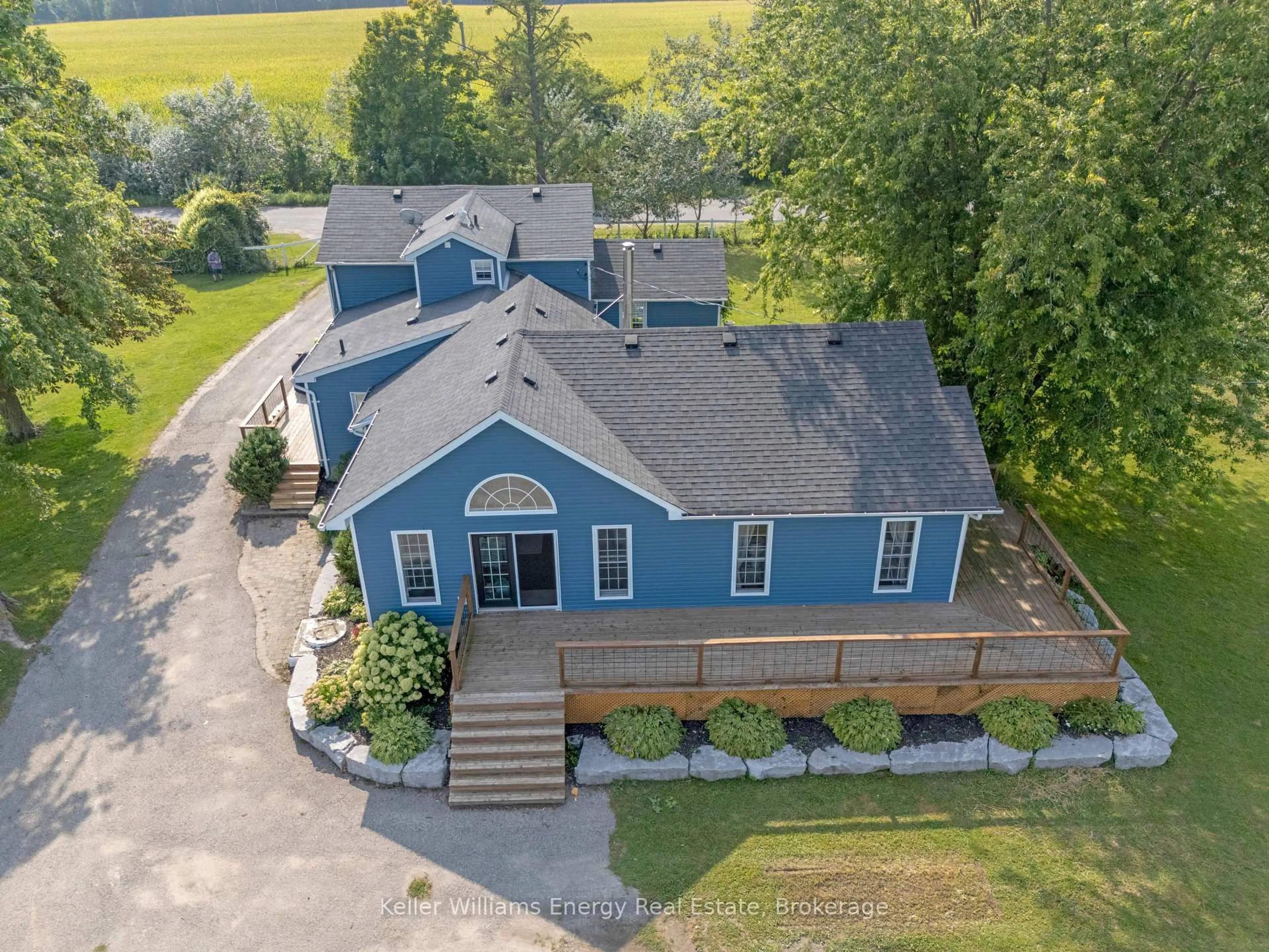 A pic from outside/outdoor area/front of a property/back of a property/a pic from drone, building for 7483 Bethesda Rd, Clarington Ontario L1C 3K6