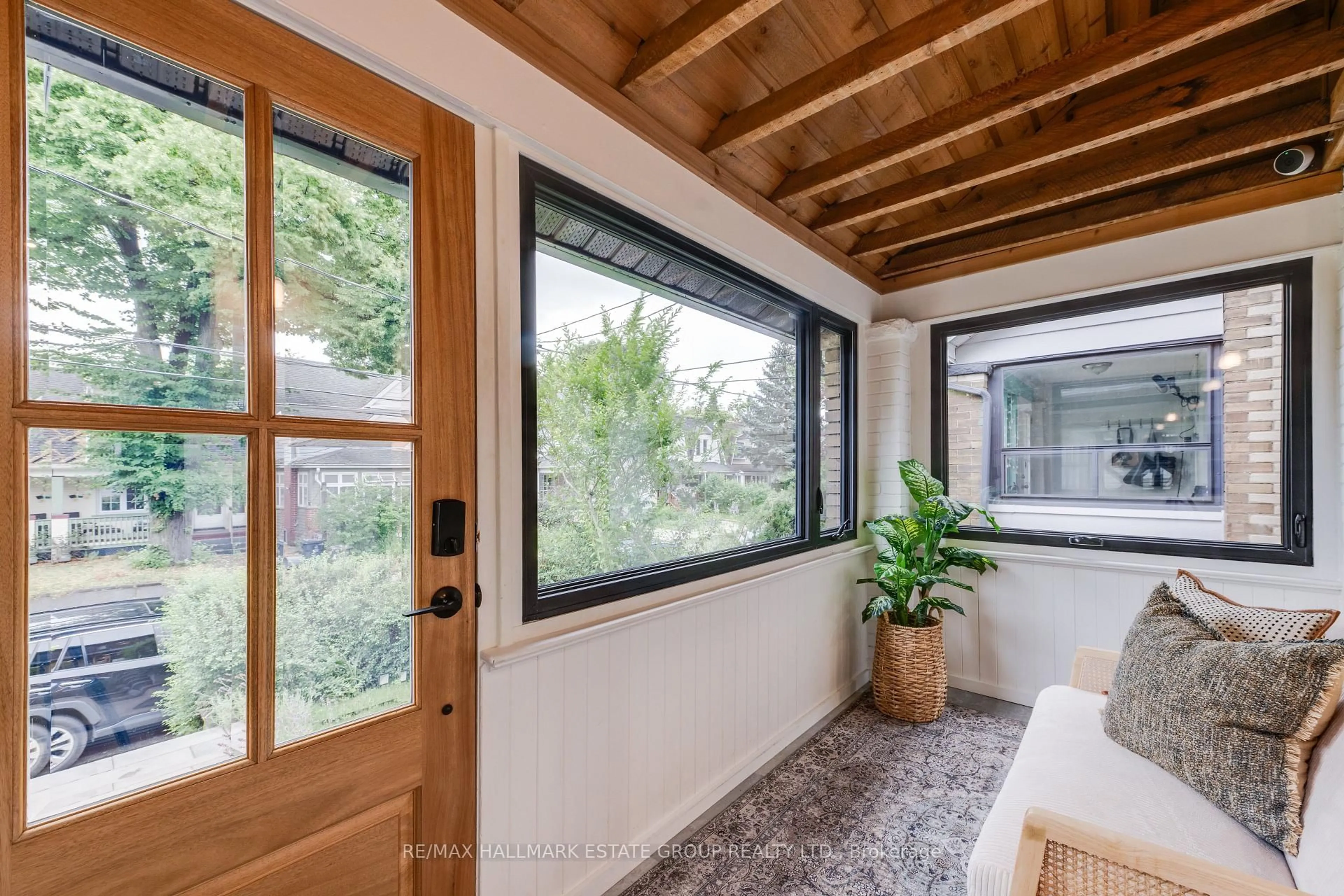 Indoor entryway for 664 Rhodes Ave, Toronto Ontario M4J 4X6