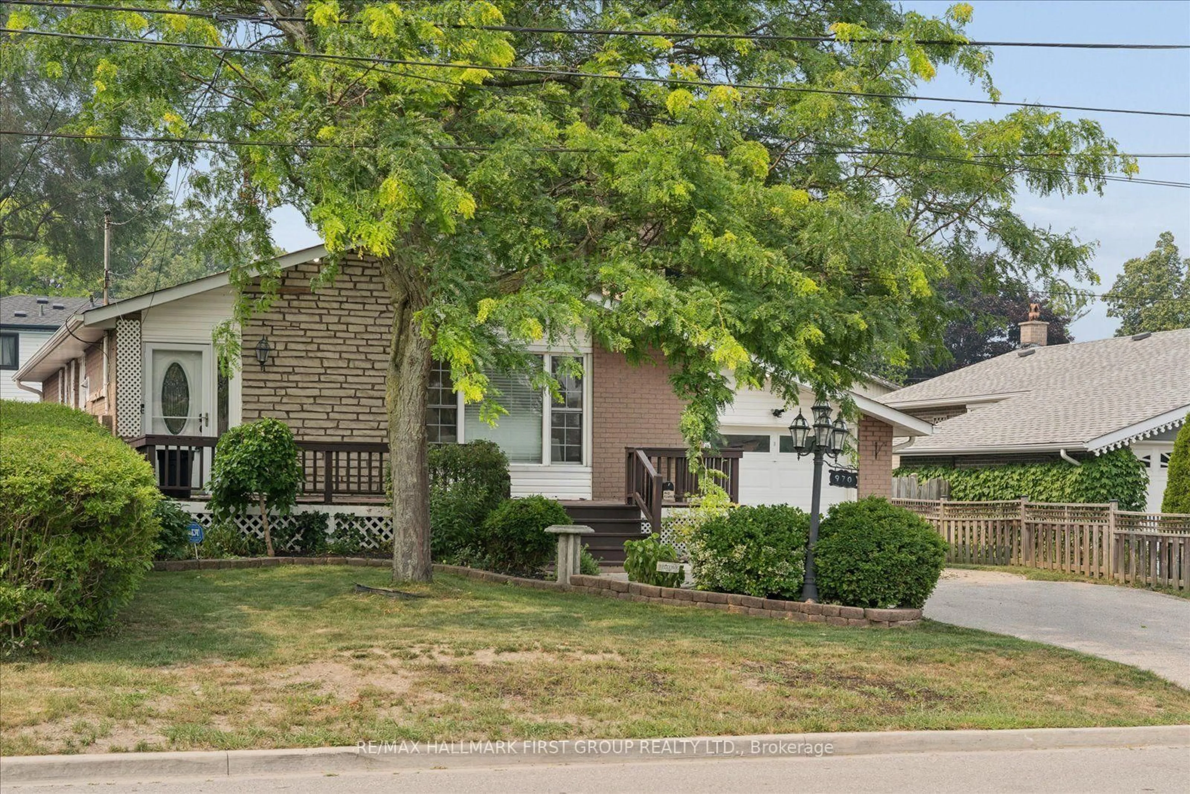 Unknown for 970 Timmins Gdns, Pickering Ontario L1W 2L2