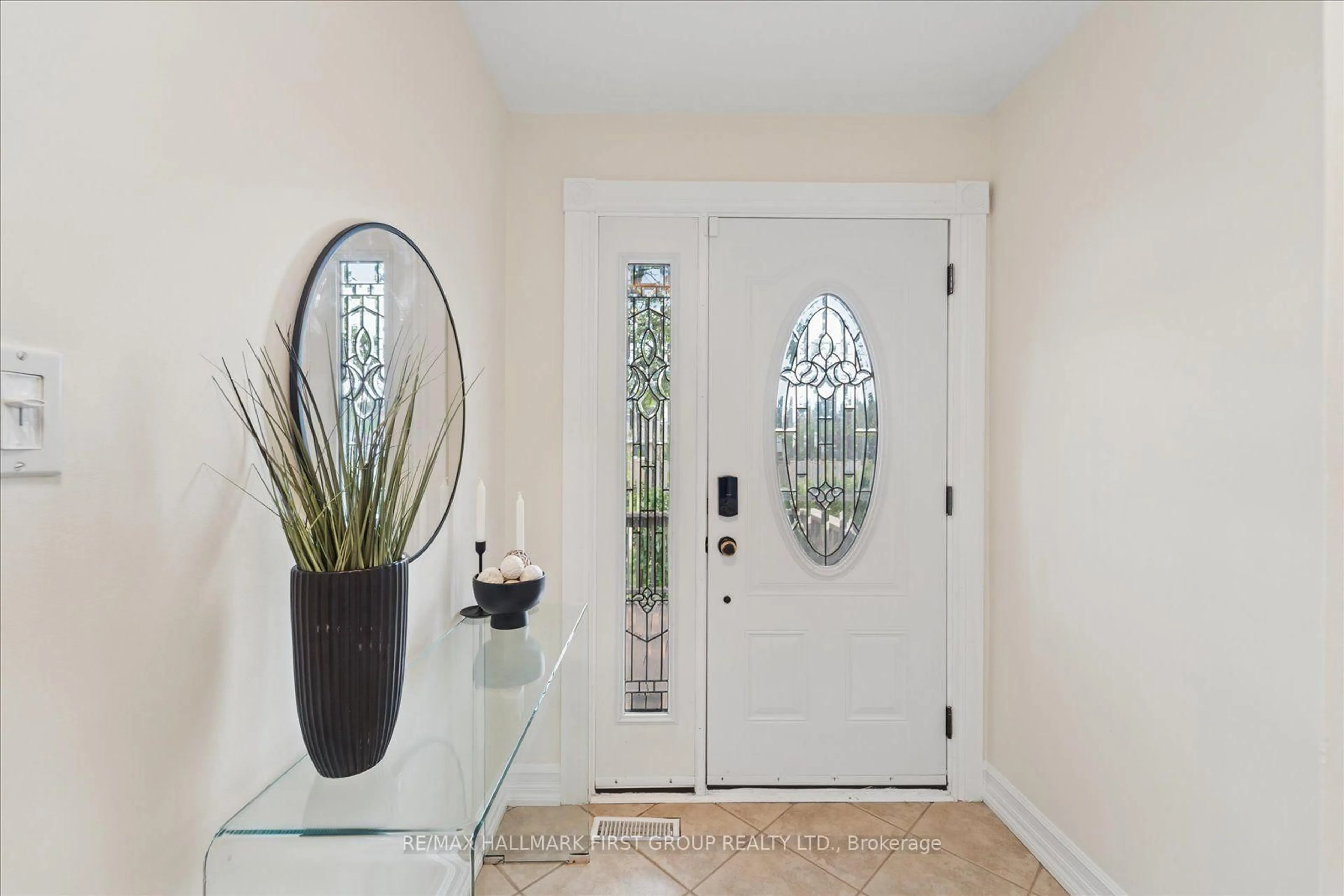 Indoor entryway for 970 Timmins Gdns, Pickering Ontario L1W 2L2