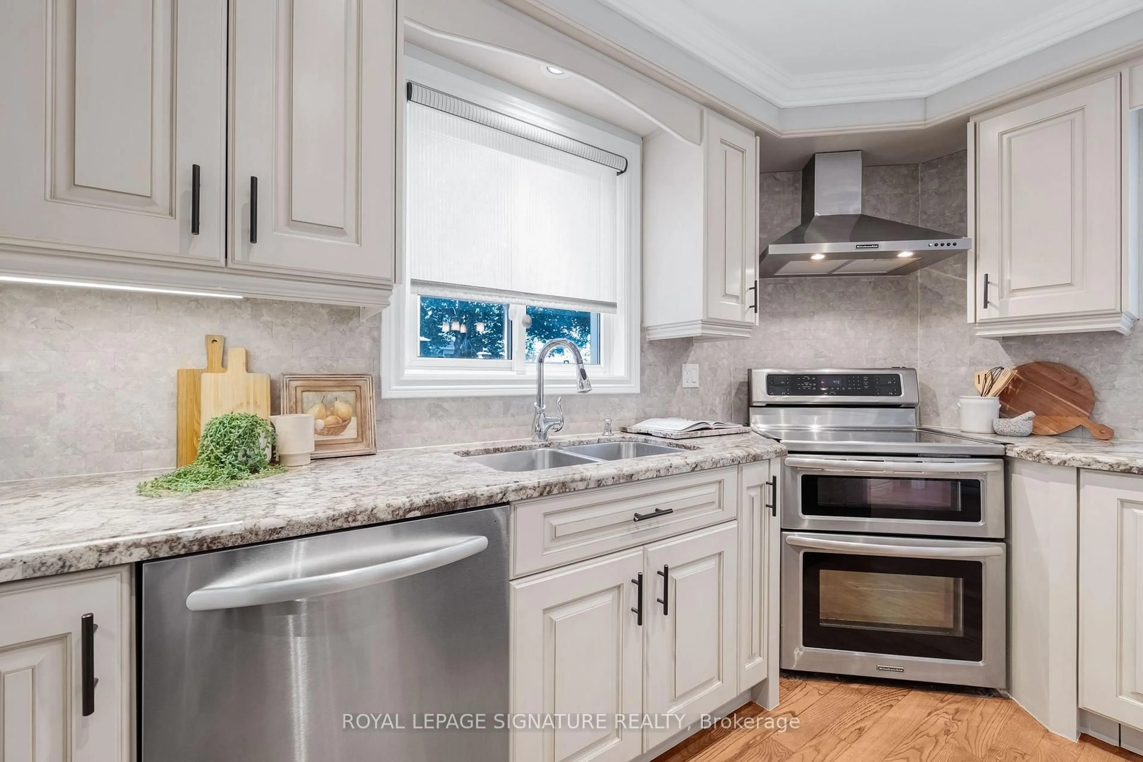 Contemporary kitchen, ceramic/tile floor for 1236 Fieldstone Circ, Pickering Ontario L1X 1B4