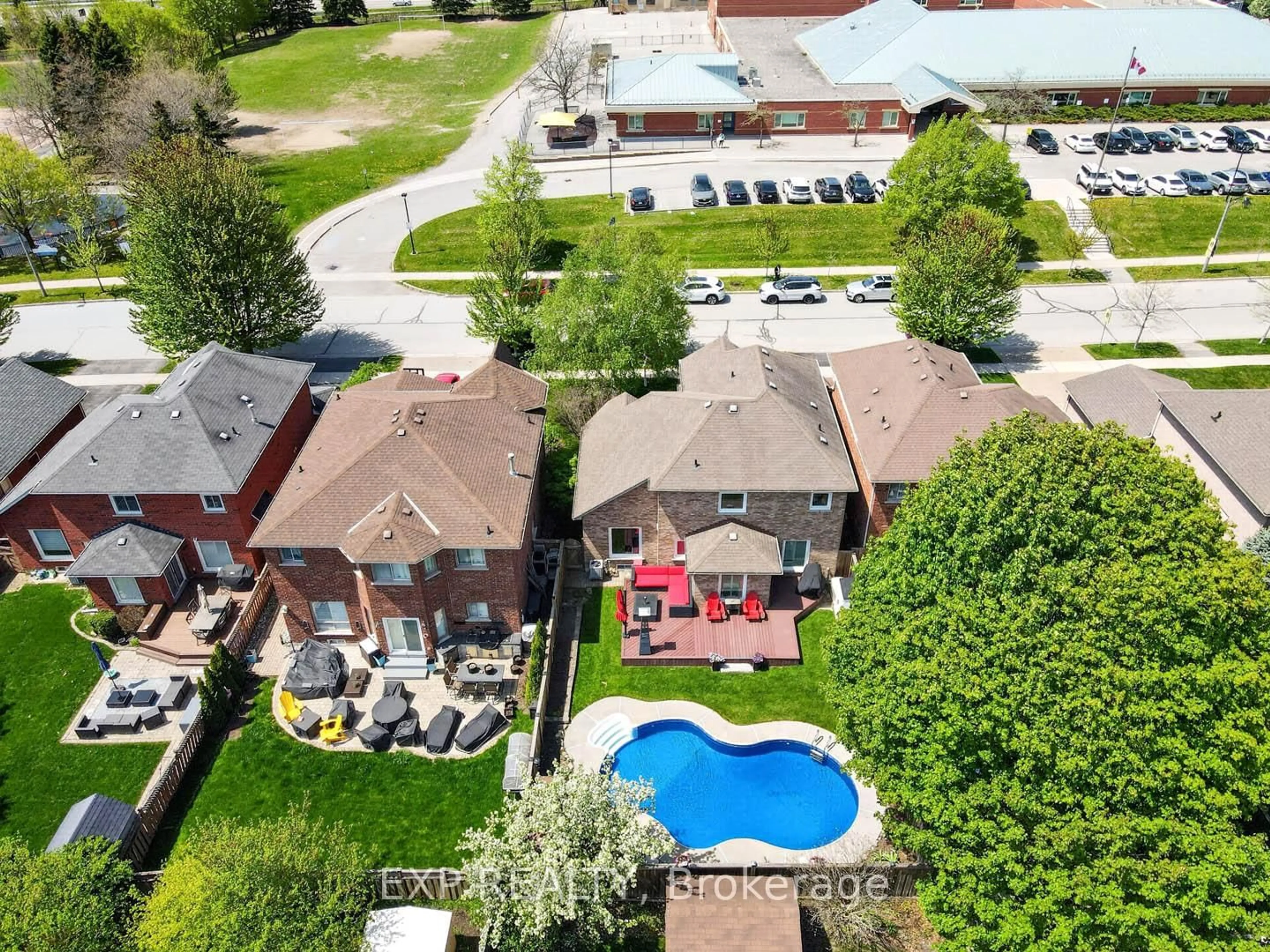 A pic from outside/outdoor area/front of a property/back of a property/a pic from drone, street for 2345 Southcott Rd, Pickering Ontario L1X 2S9