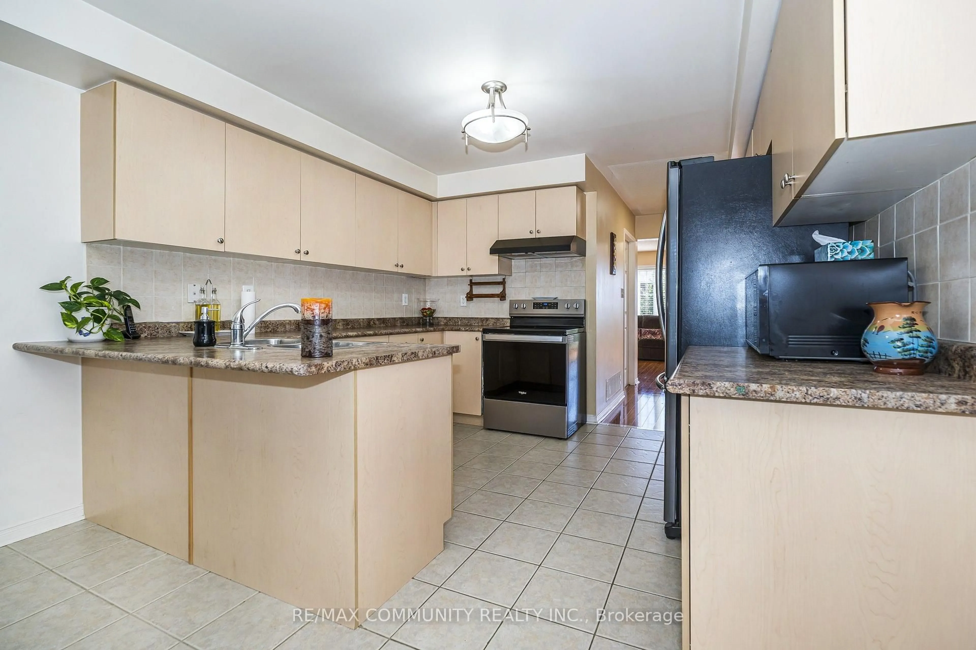 Standard kitchen, unknown for 209 Old Harwood Ave, Ajax Ontario L1Z 1N7