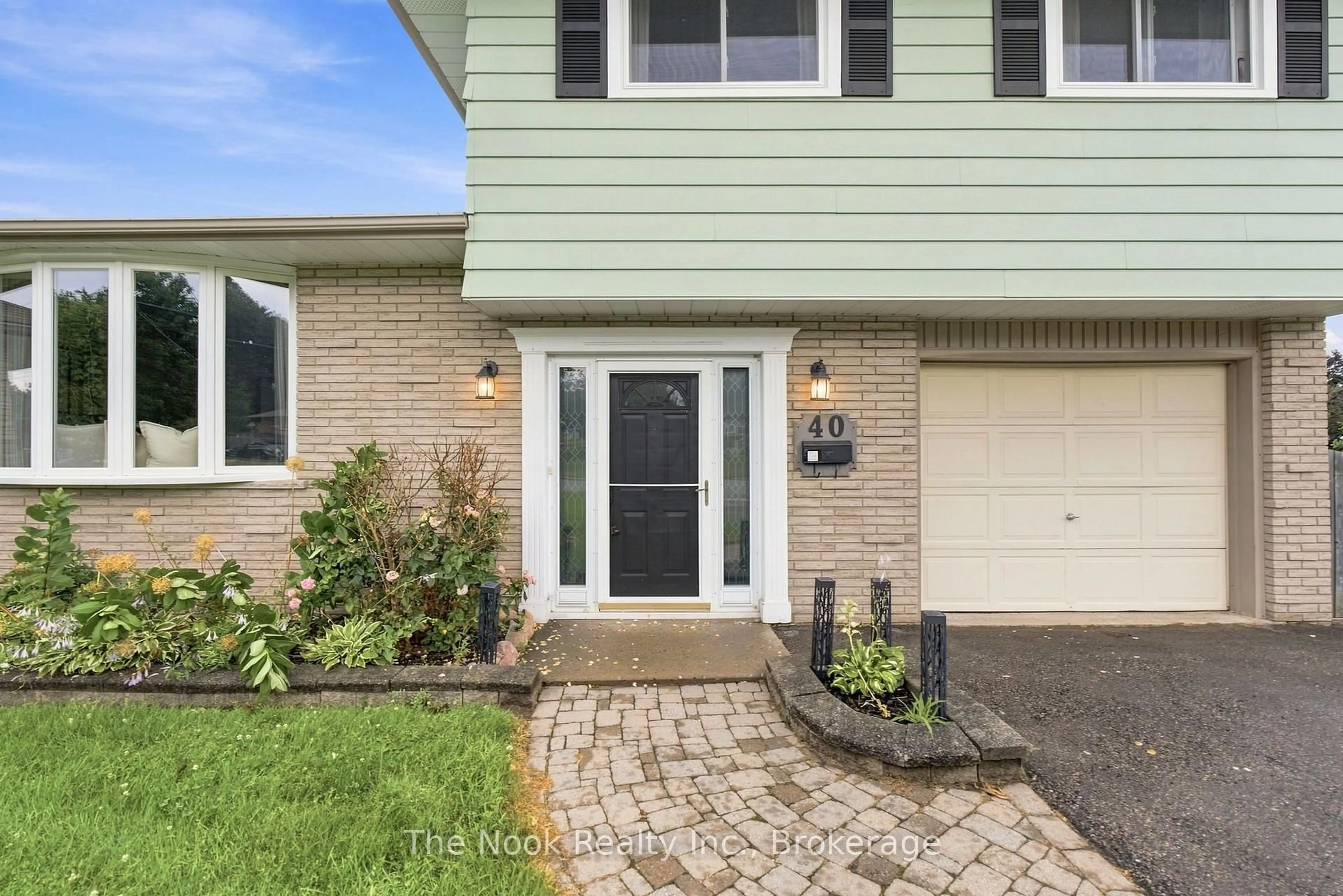 Unknown for 40 Keewatin St, Oshawa Ontario L1H 6Z1