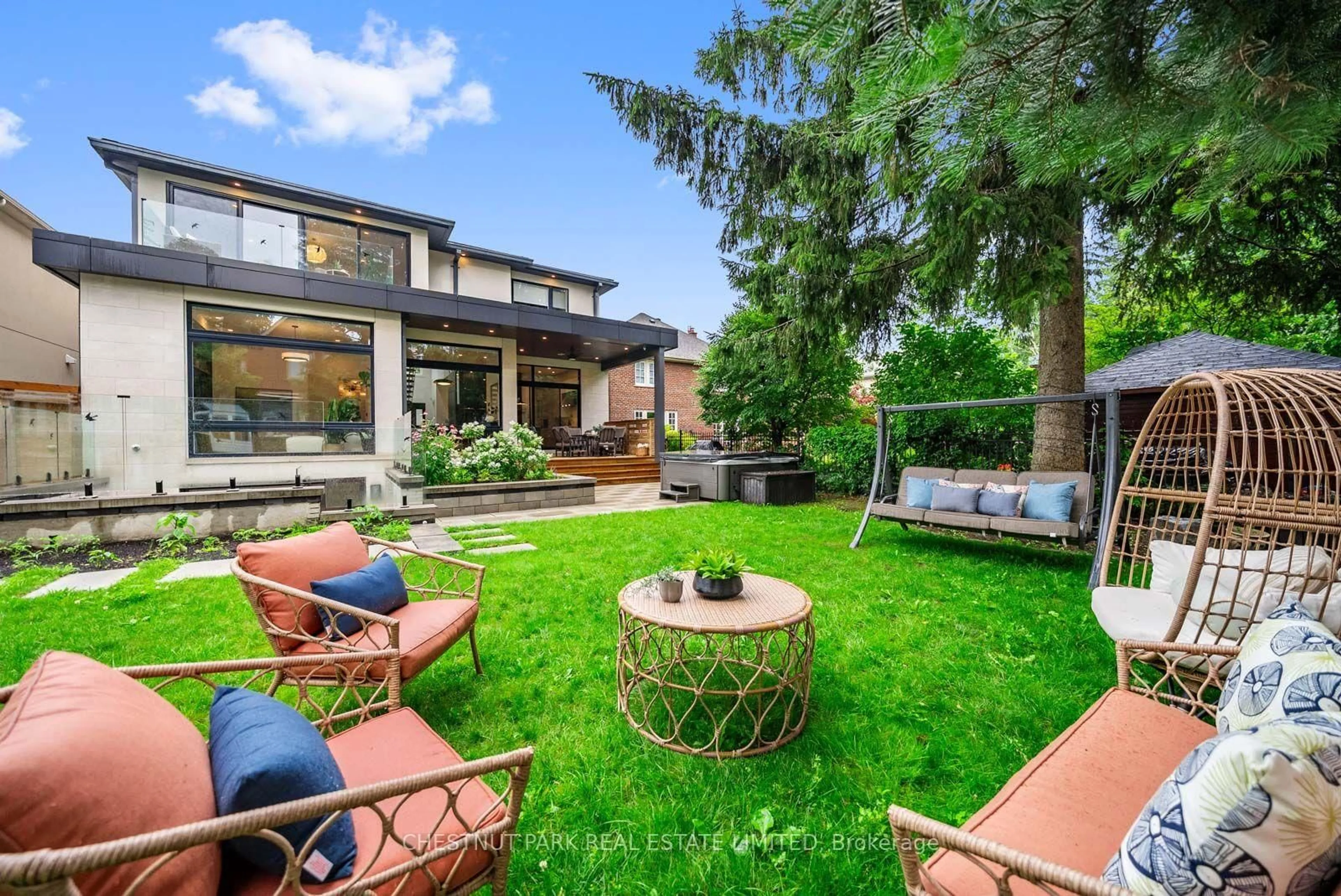 Patio, street for 142 Fallingbrook Rd, Toronto Ontario M1N 2T6