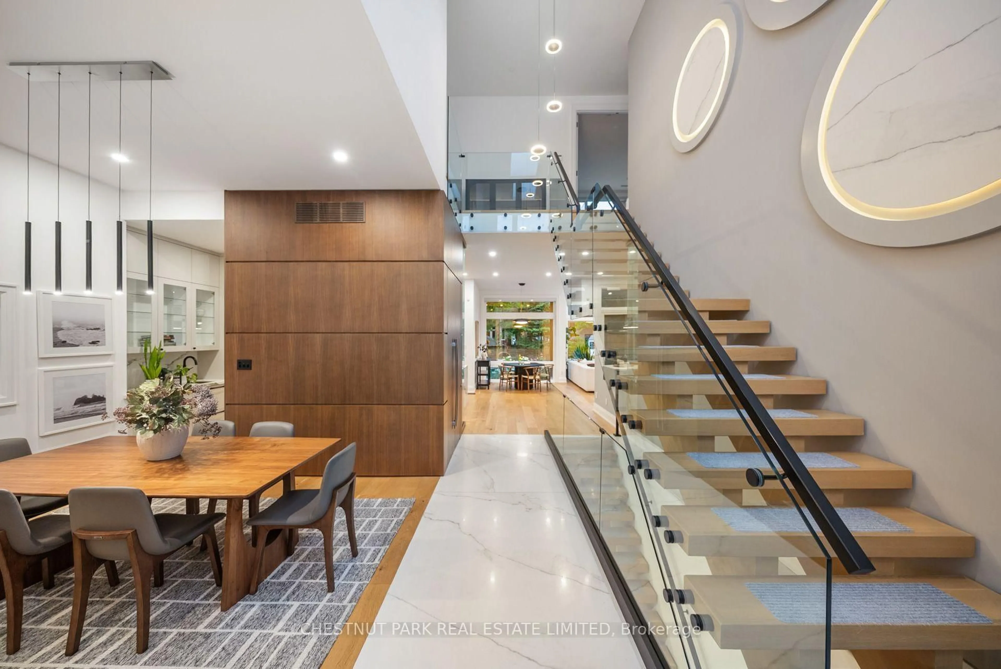 Indoor foyer for 142 Fallingbrook Rd, Toronto Ontario M1N 2T6