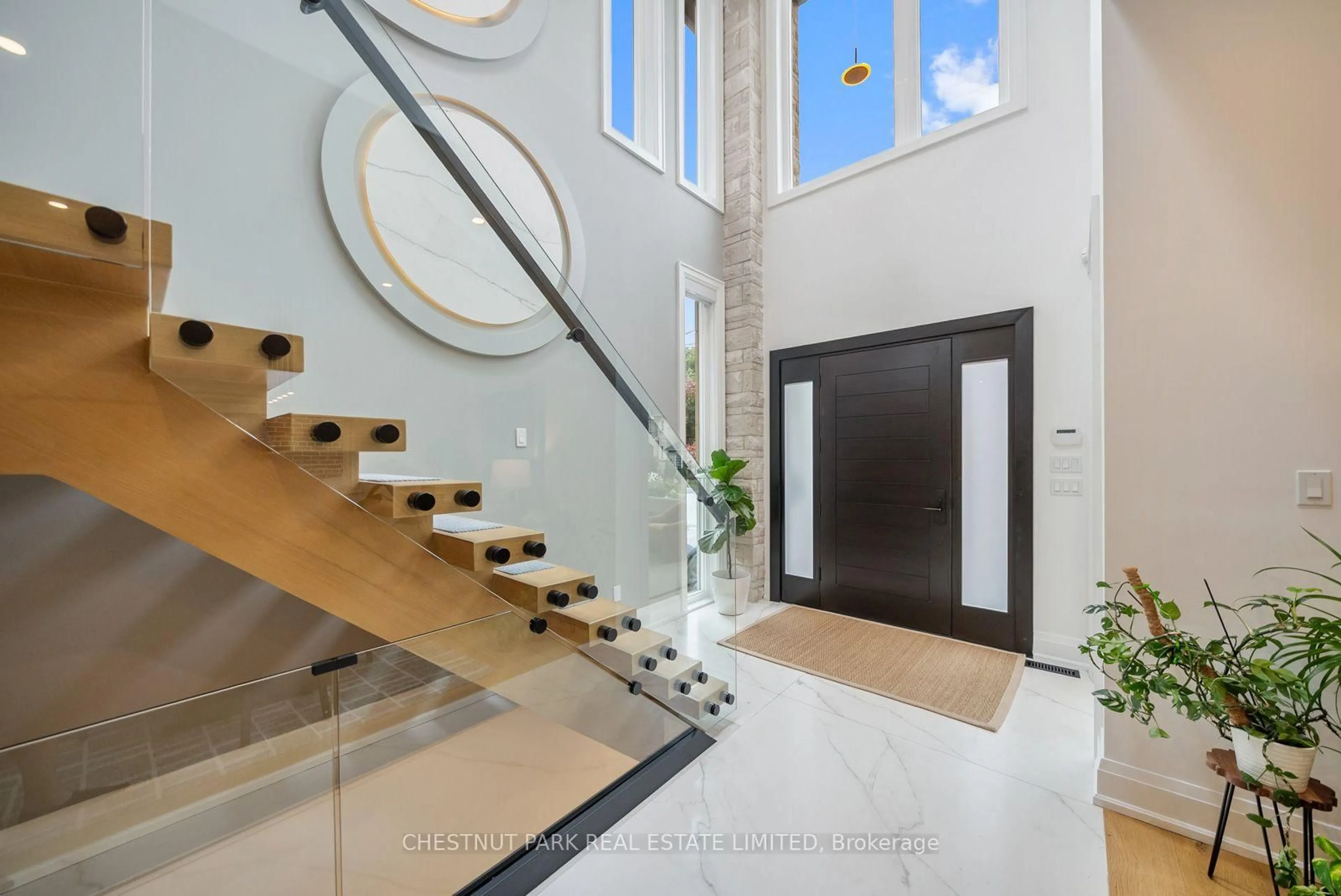 Indoor foyer for 142 Fallingbrook Rd, Toronto Ontario M1N 2T6