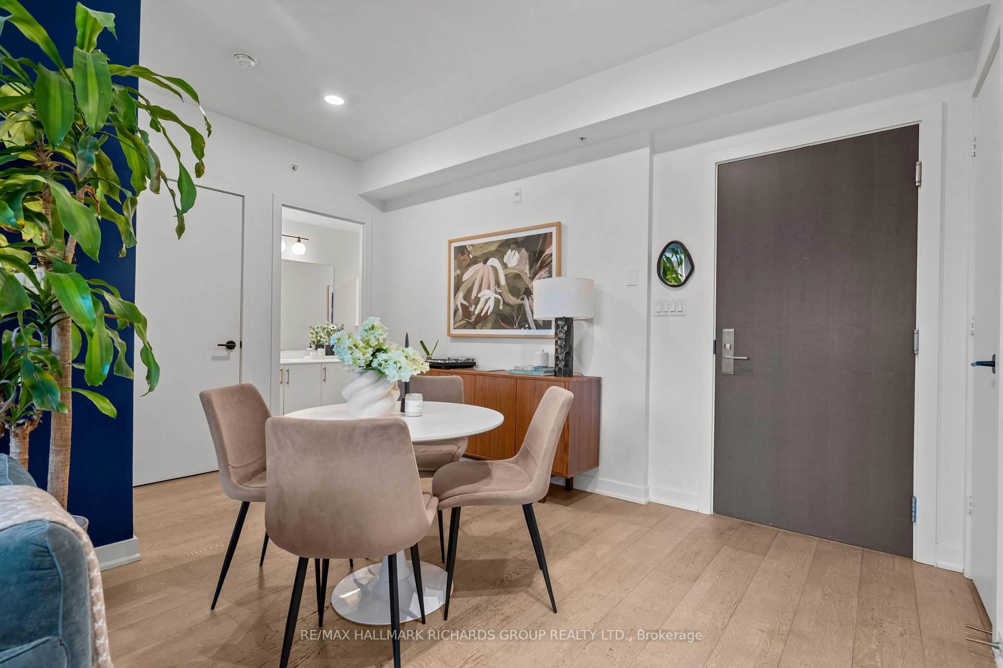 Dining room, unknown for 1960 Queen St #301, Toronto Ontario M4L 1H8