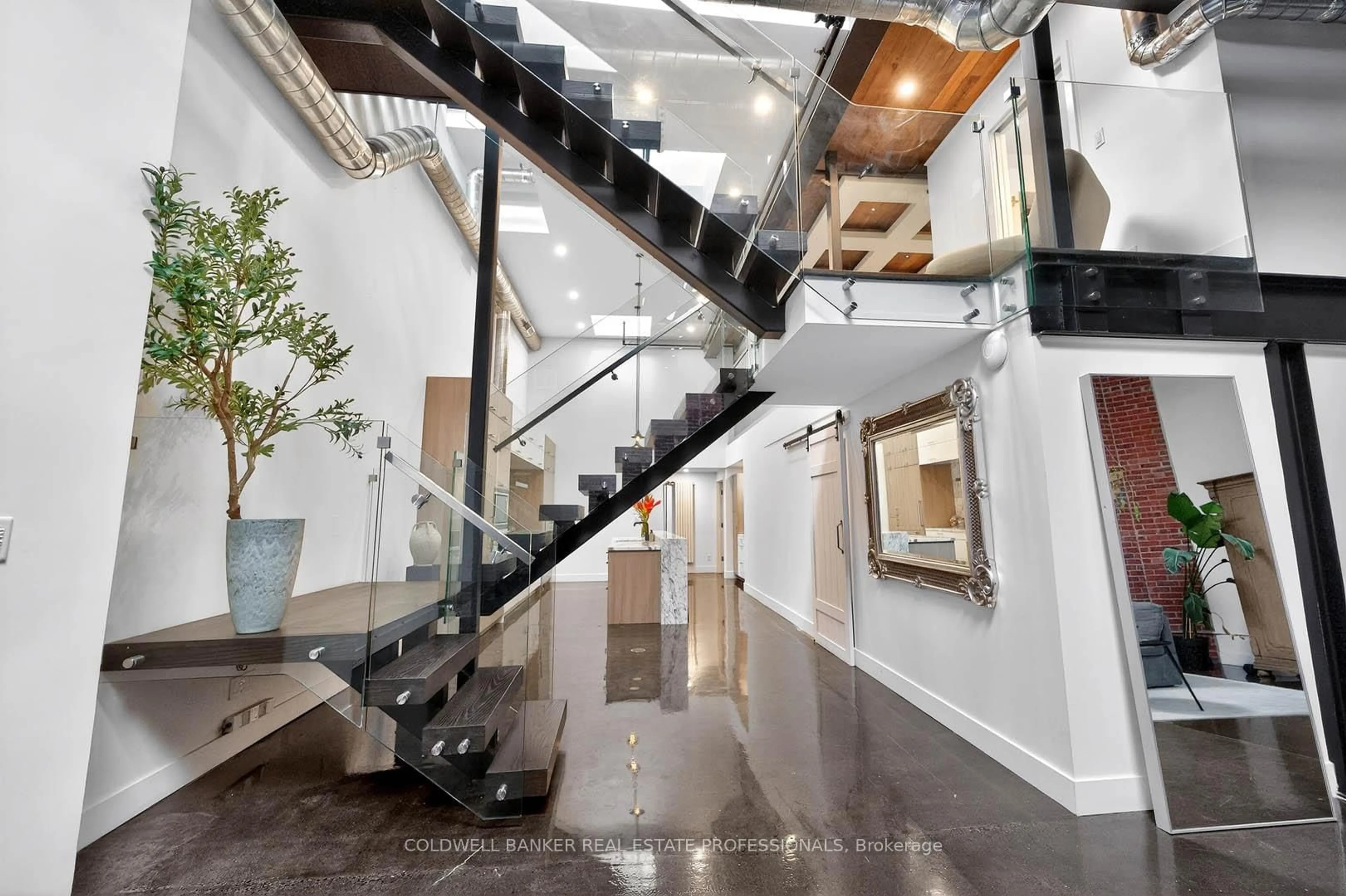 Indoor foyer for 326 Carlaw Ave #127, Toronto Ontario M4M 3N8