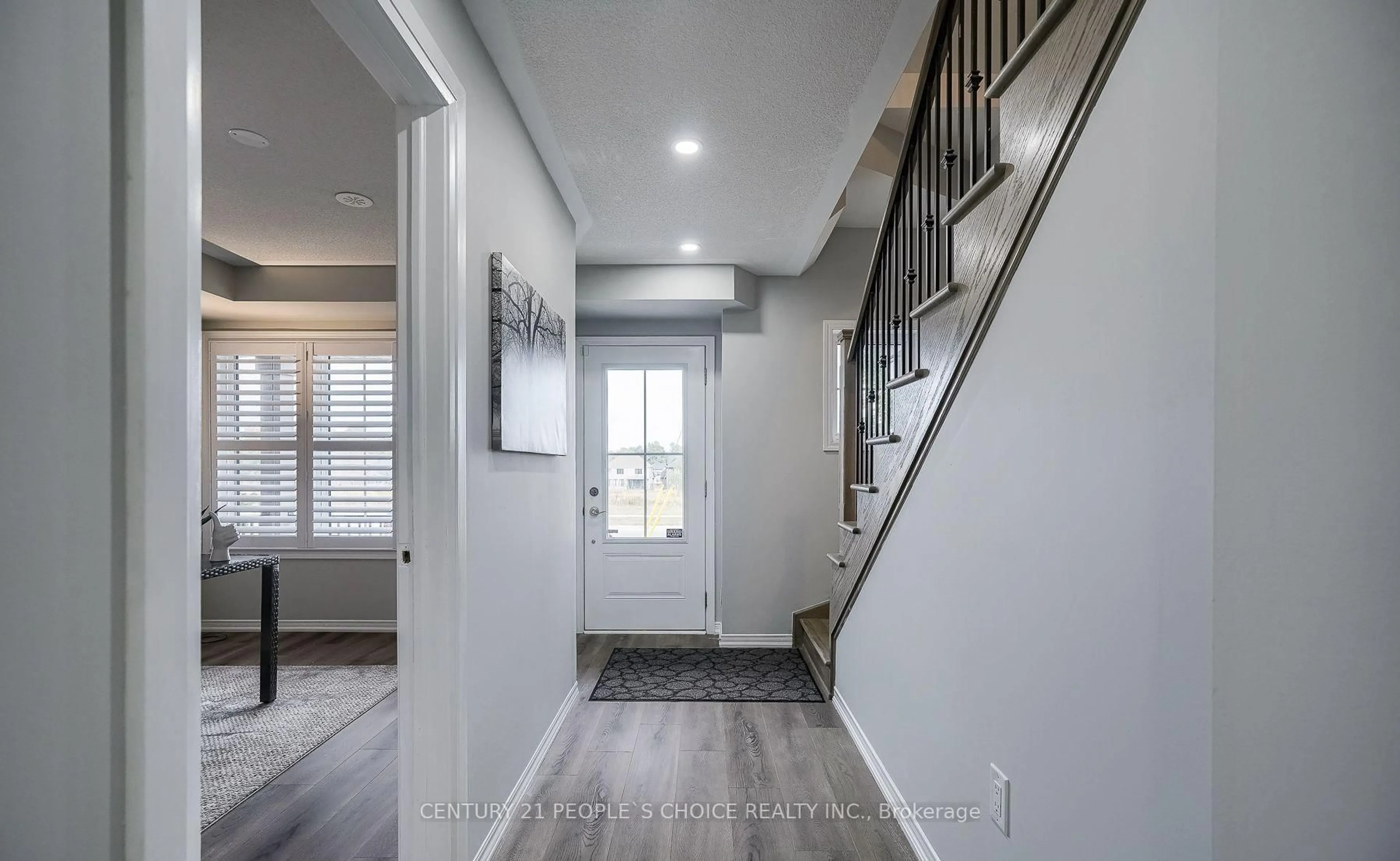 Indoor entryway for 18 Jerome Way, Clarington Ontario L1C 3K2