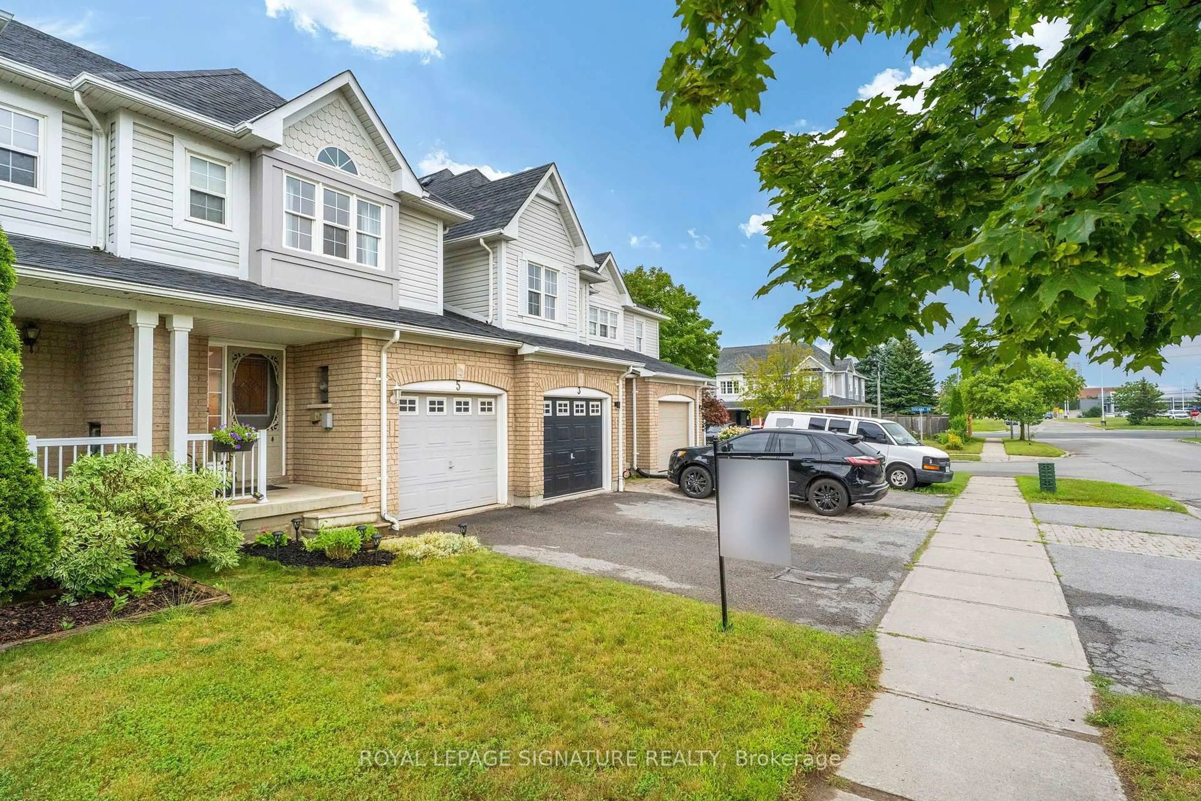 A pic from outside/outdoor area/front of a property/back of a property/a pic from drone, street for 5 Fawcett Ave, Whitby Ontario L1R 2Z4